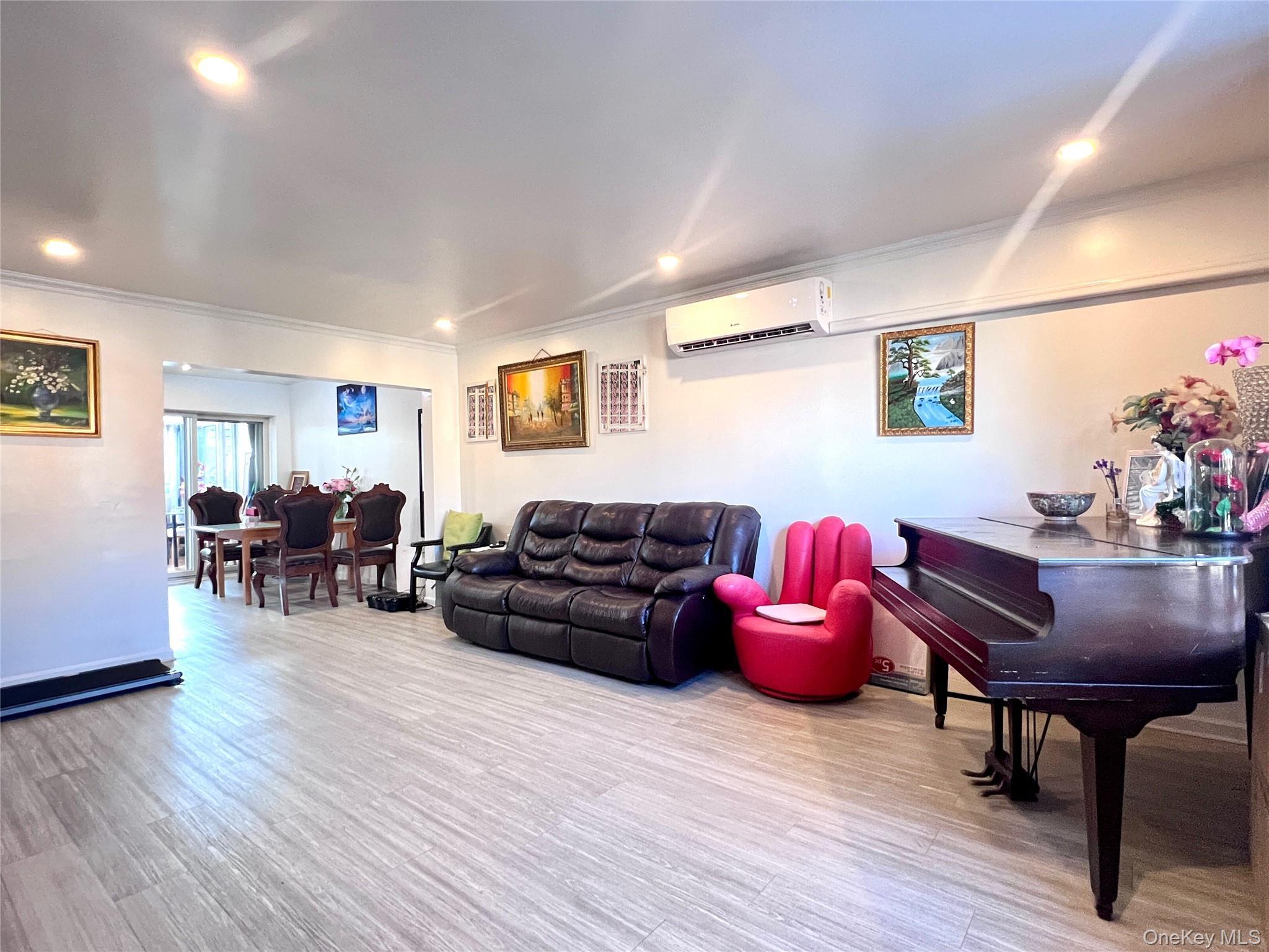Single Family 196th Queens, NY 11365, MLS-1013932-2