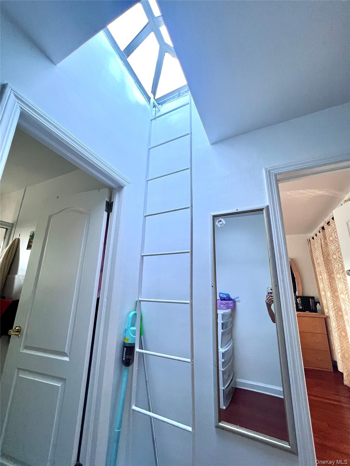 Single Family 196th Queens, NY 11365, MLS-1013932-22