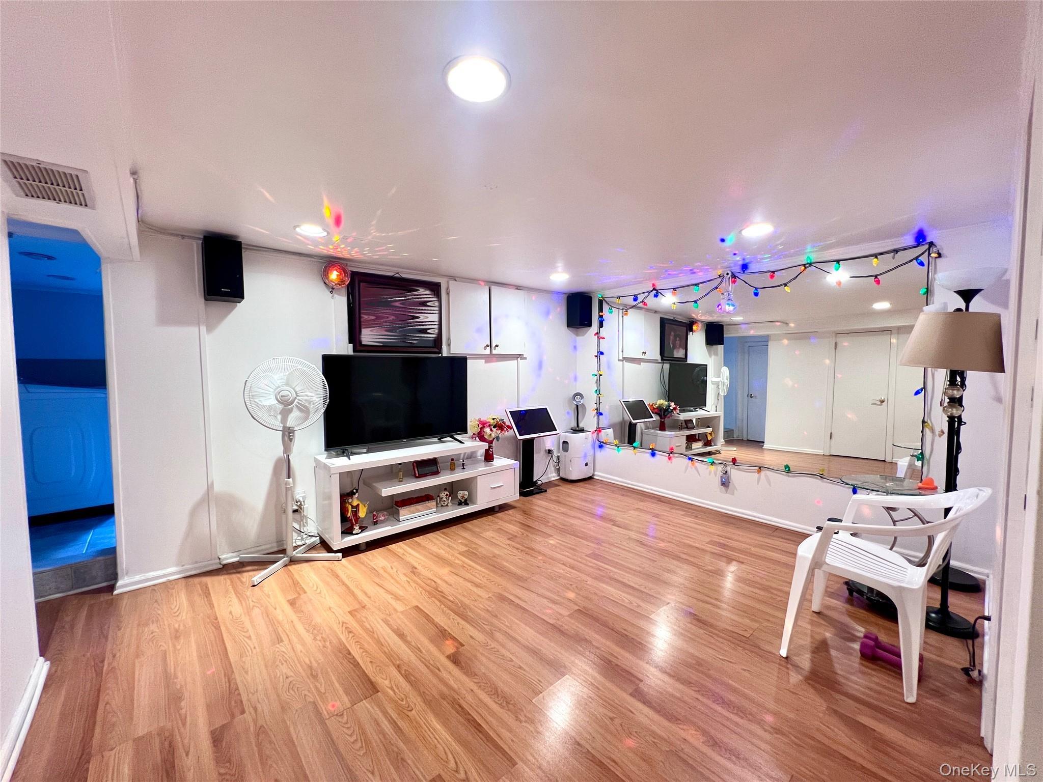 Single Family 196th Queens, NY 11365, MLS-1013932-26