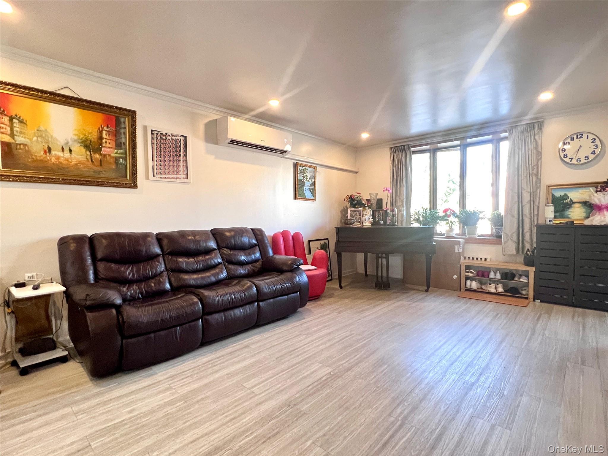 Single Family 196th Queens, NY 11365, MLS-1013932-4