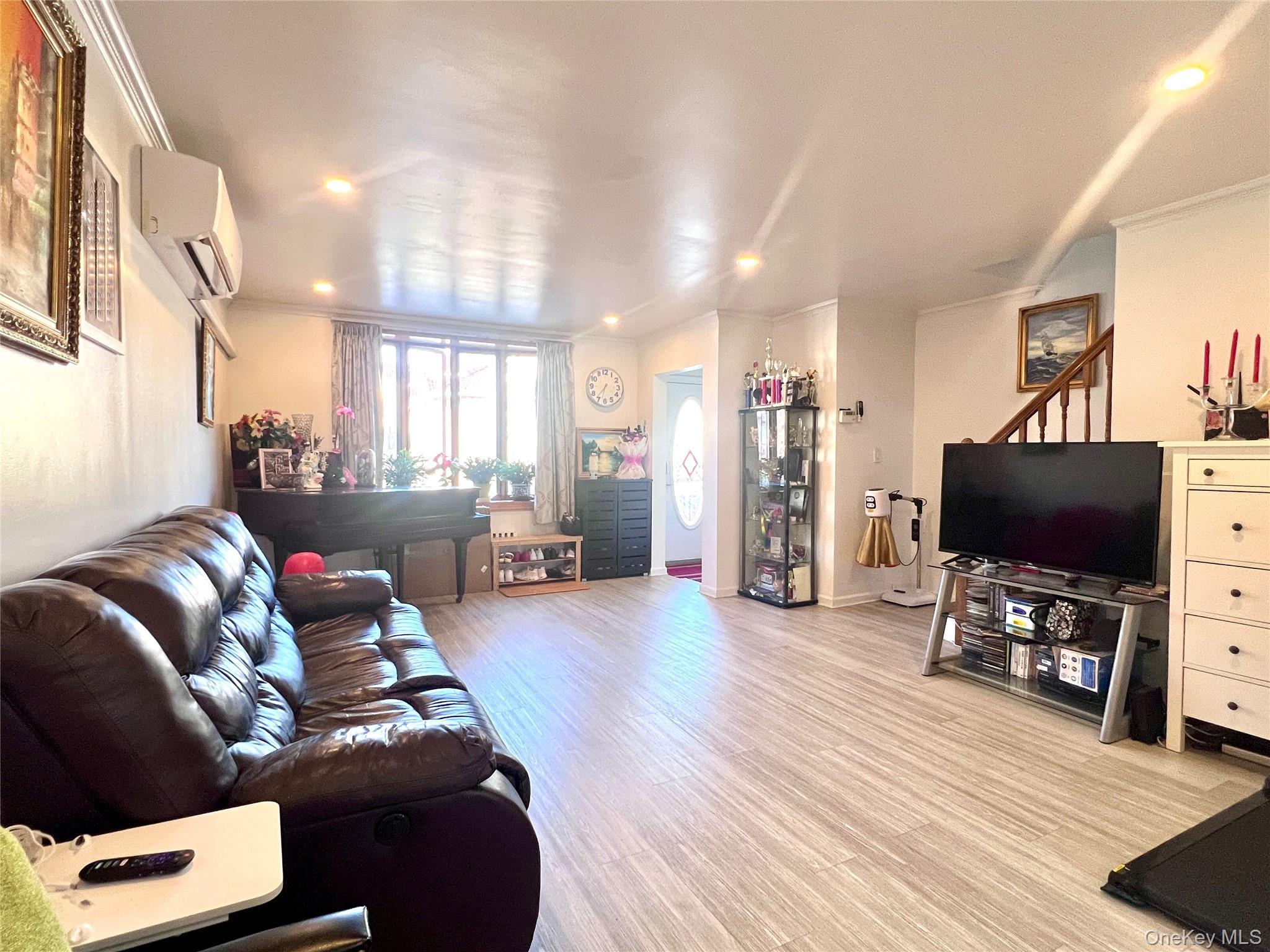 Single Family 196th Queens, NY 11365, MLS-1013932-5