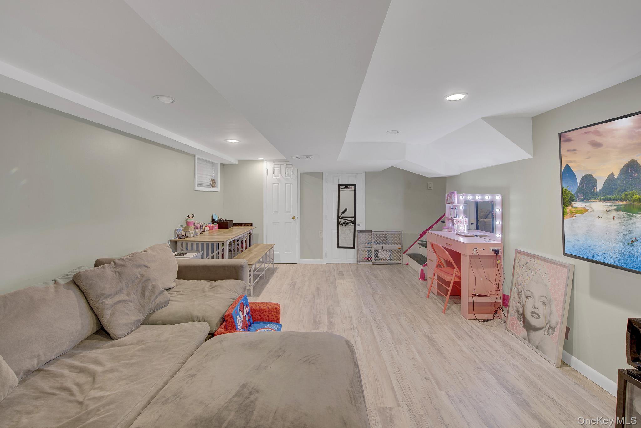 Single Family Seneca Drive  Suffolk County, NY 11725, MLS-1013938-11