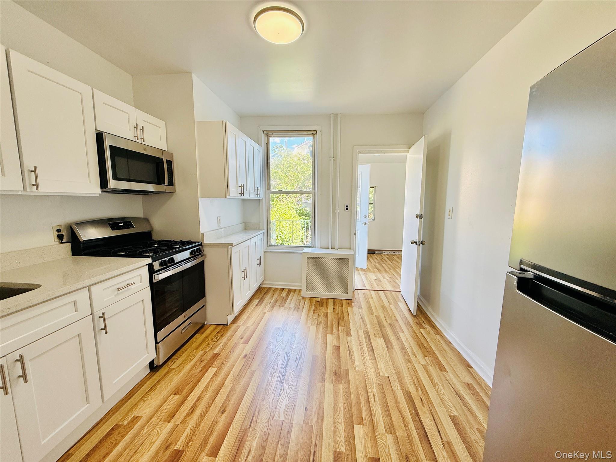 Single Family Coddington Bronx, NY 10461, MLS-1013945-2