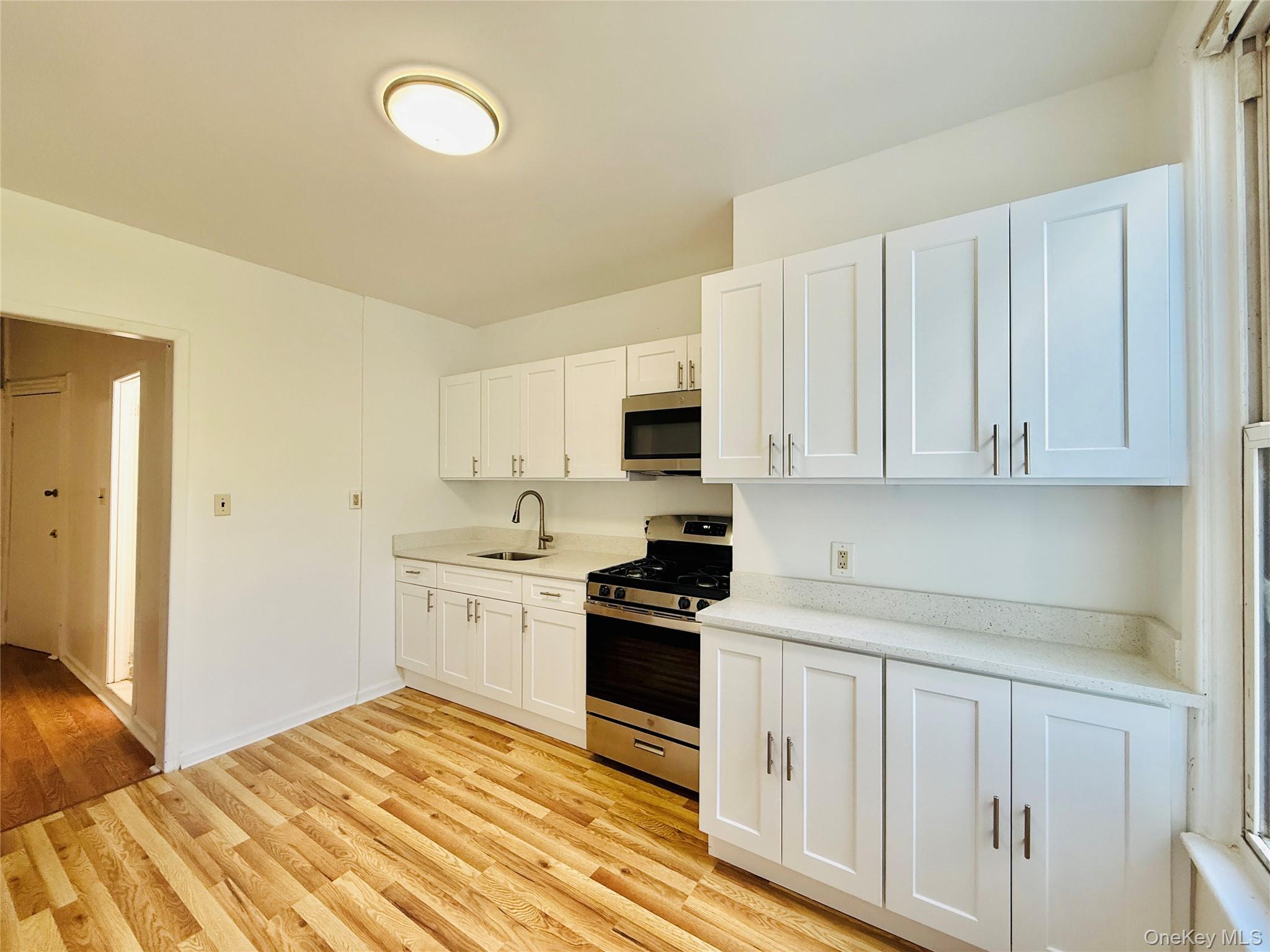 Single Family Coddington Bronx, NY 10461, MLS-1013945-3