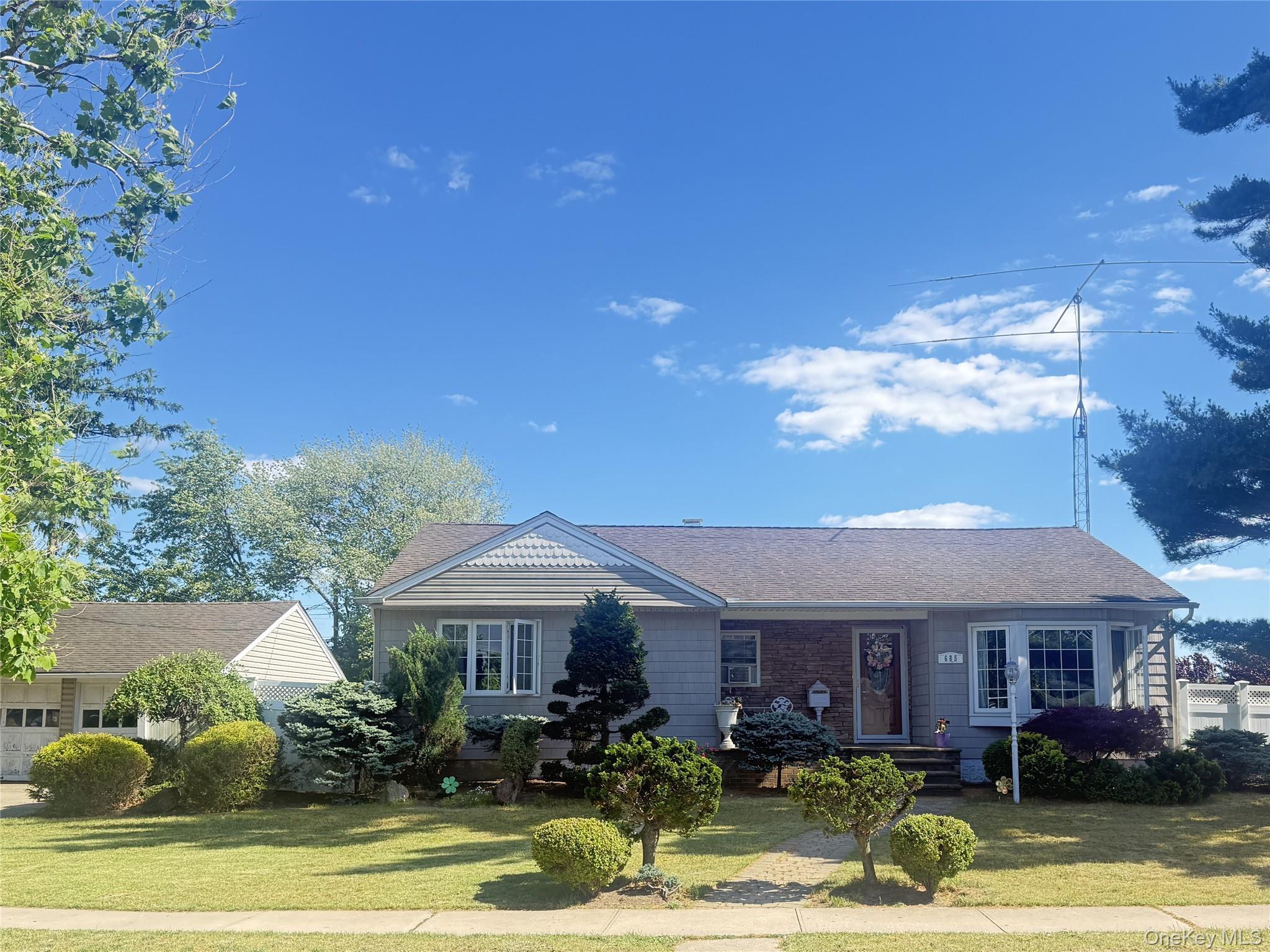 Single Family Seabury Avenue  Nassau County, NY 11010, MLS-1013966-2