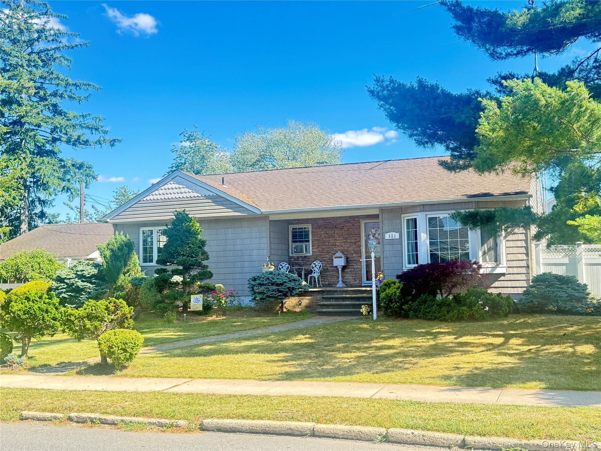 Single Family Seabury Avenue  Nassau County, NY 11010, MLS-1013966-3
