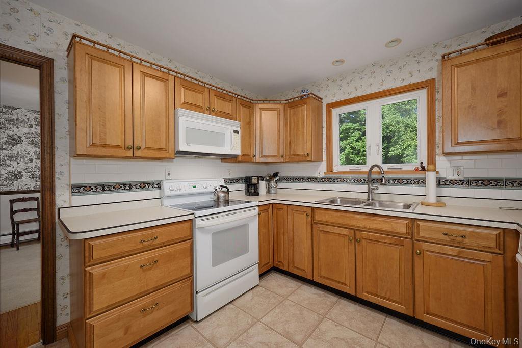 Single Family Stoutenburgh Drive Dutchess County, NY 12538, MLS-1014045-13