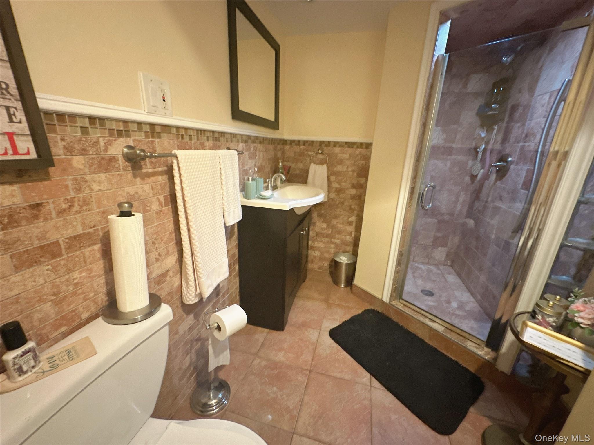 Single Family 76th Avenue  Queens, NY 11366, MLS-1014057-15