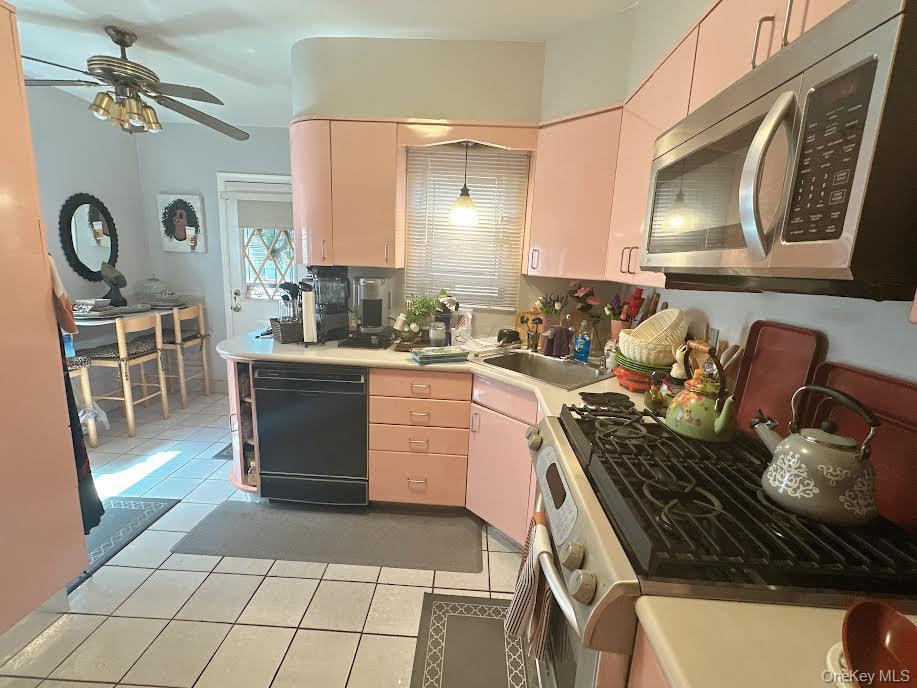 Single Family 76th Avenue  Queens, NY 11366, MLS-1014057-5