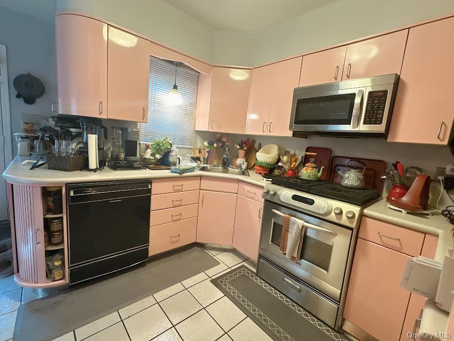 Single Family 76th Avenue  Queens, NY 11366, MLS-1014057-6