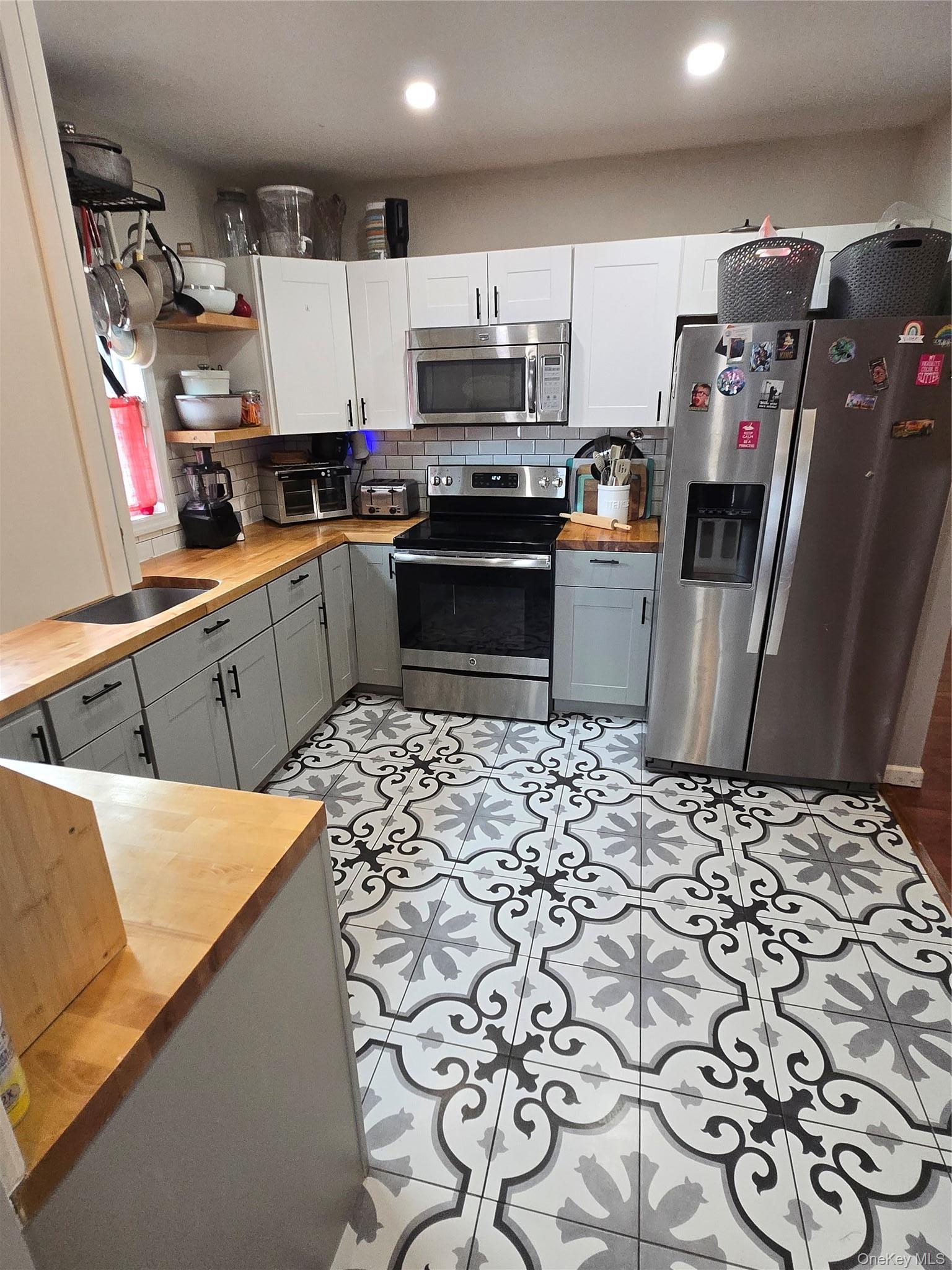 Single Family Kelsey Road  Dutchess County, NY 12601, MLS-1014082-17
