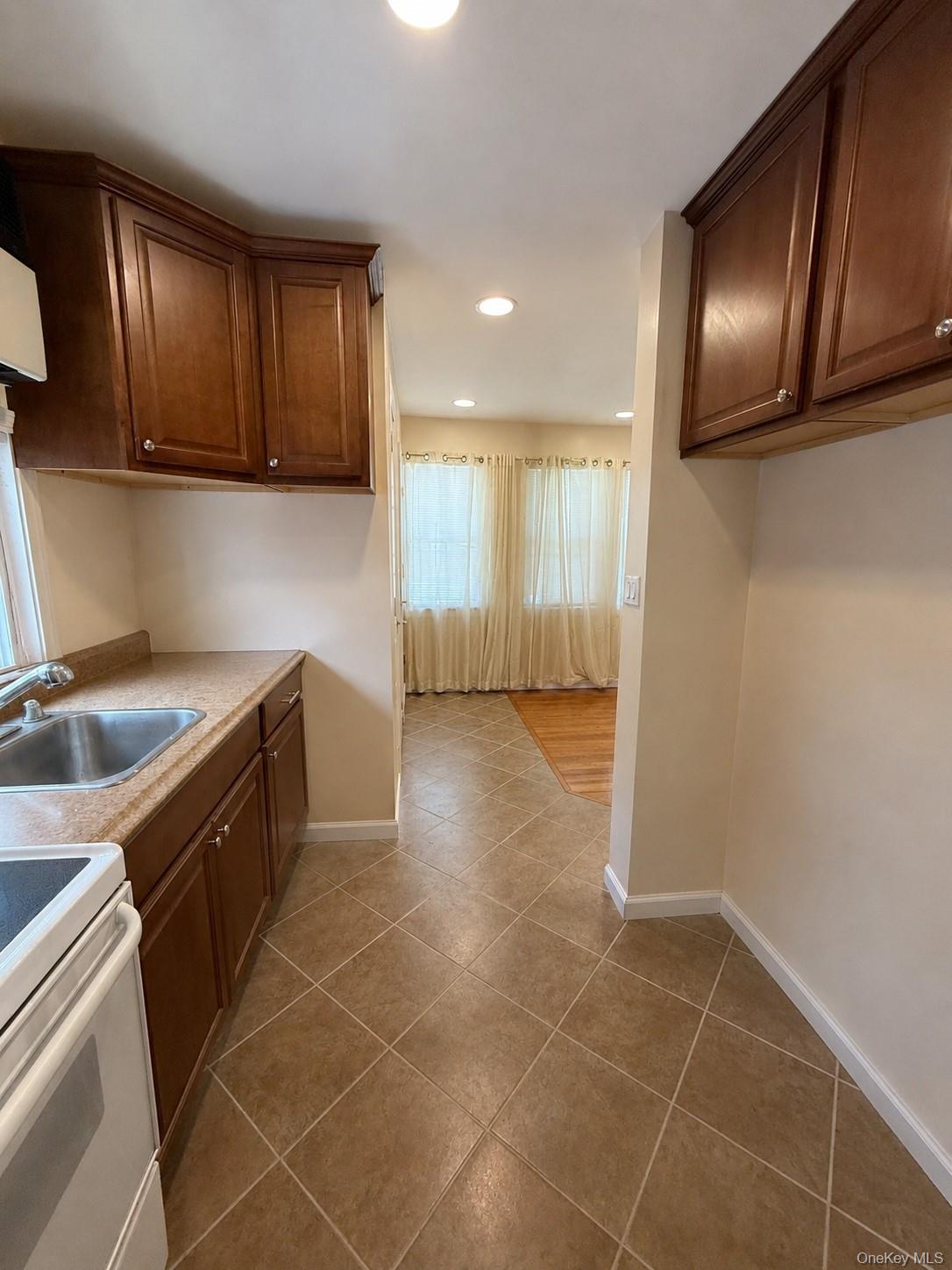 Single Family Colonial Avenue Bronx, NY 10461, MLS-1014130-3