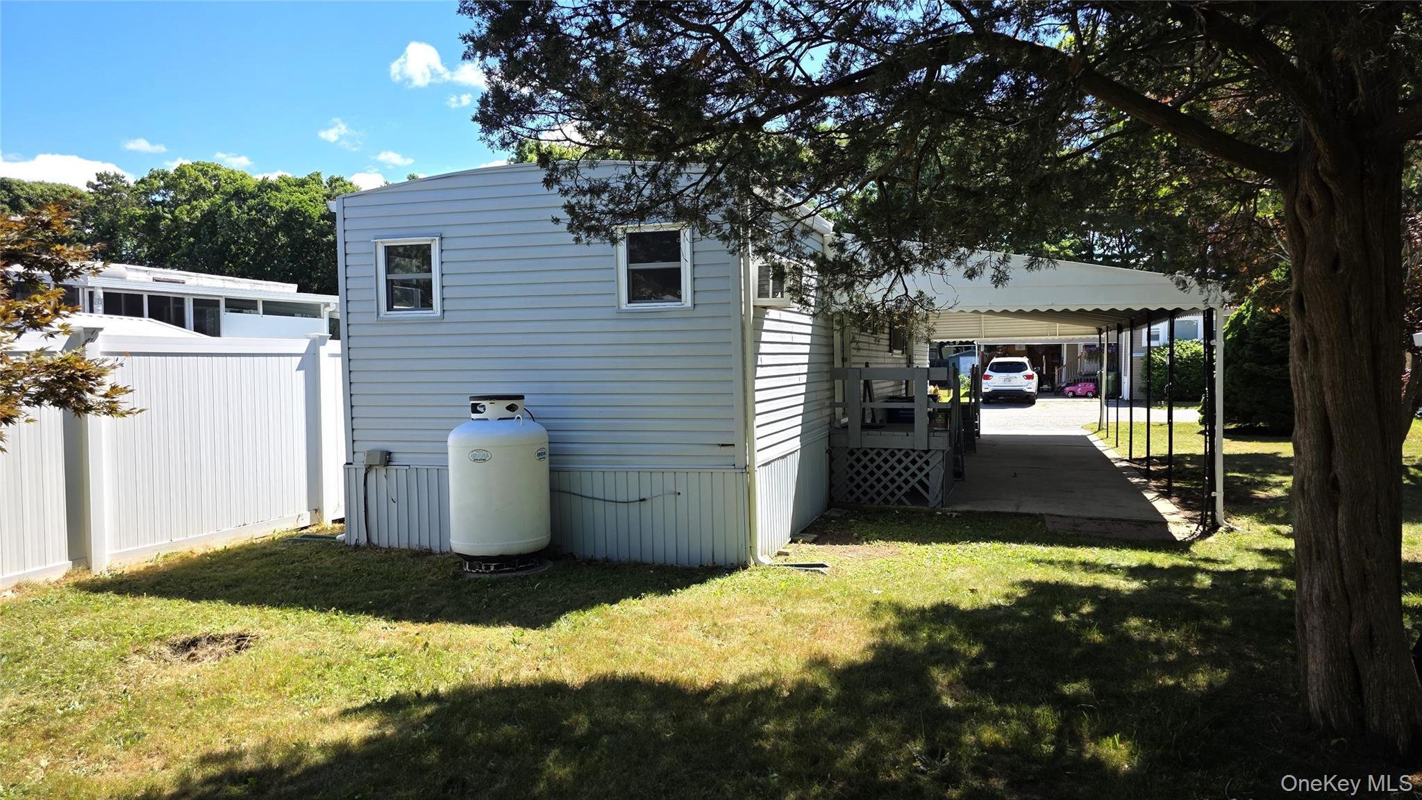 Single Family Betsy Ross  Suffolk County, NY 11716, MLS-1014148-15