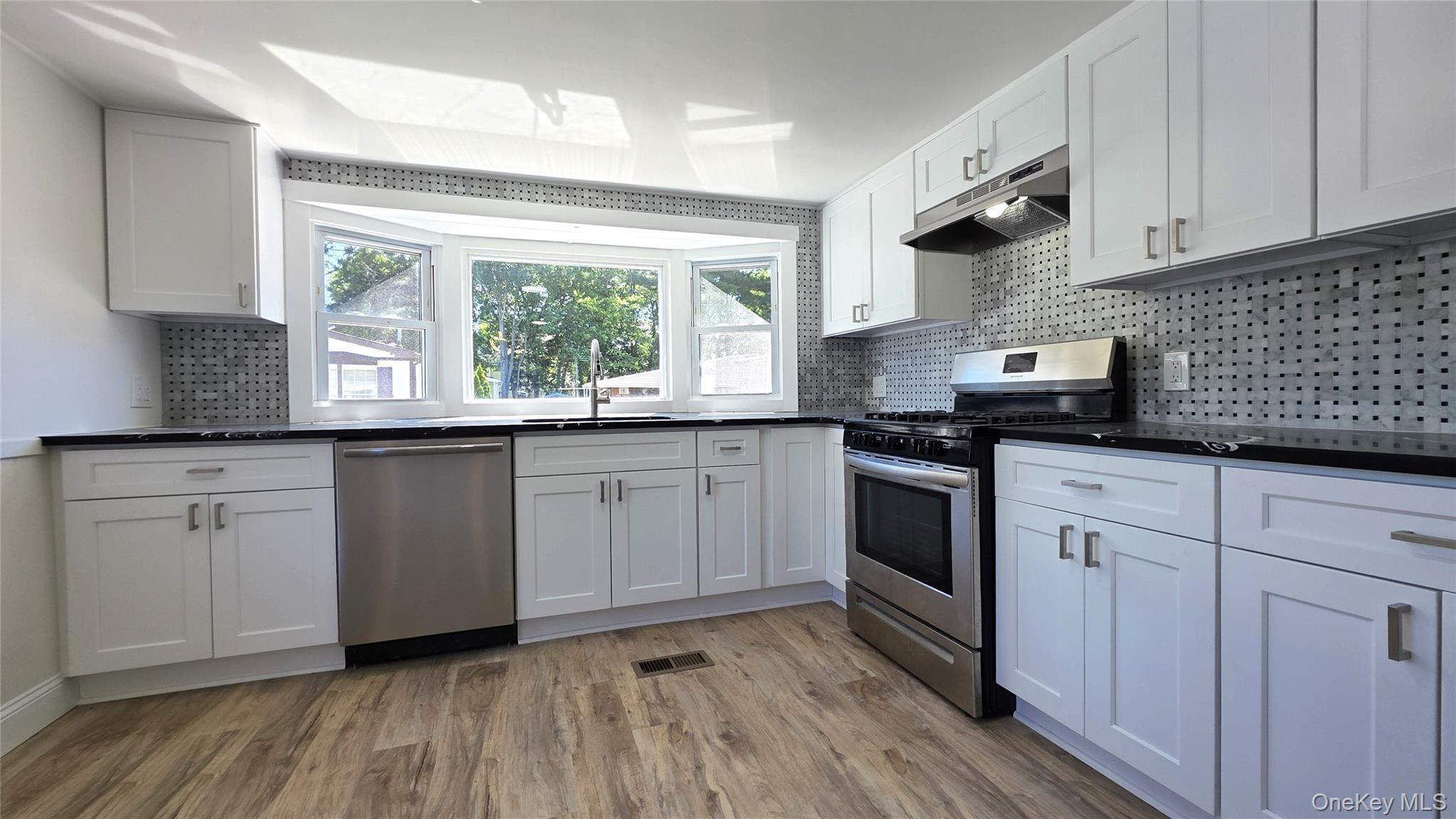 Single Family Betsy Ross  Suffolk County, NY 11716, MLS-1014148-4