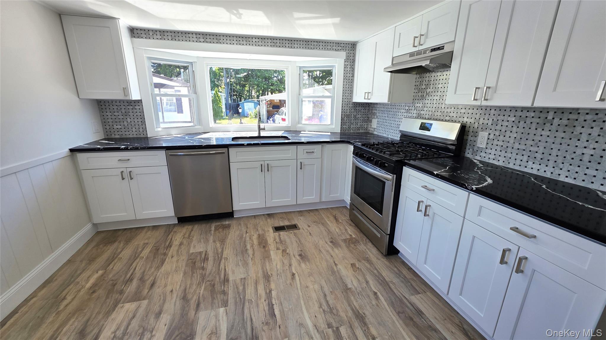 Single Family Betsy Ross  Suffolk County, NY 11716, MLS-1014148-5