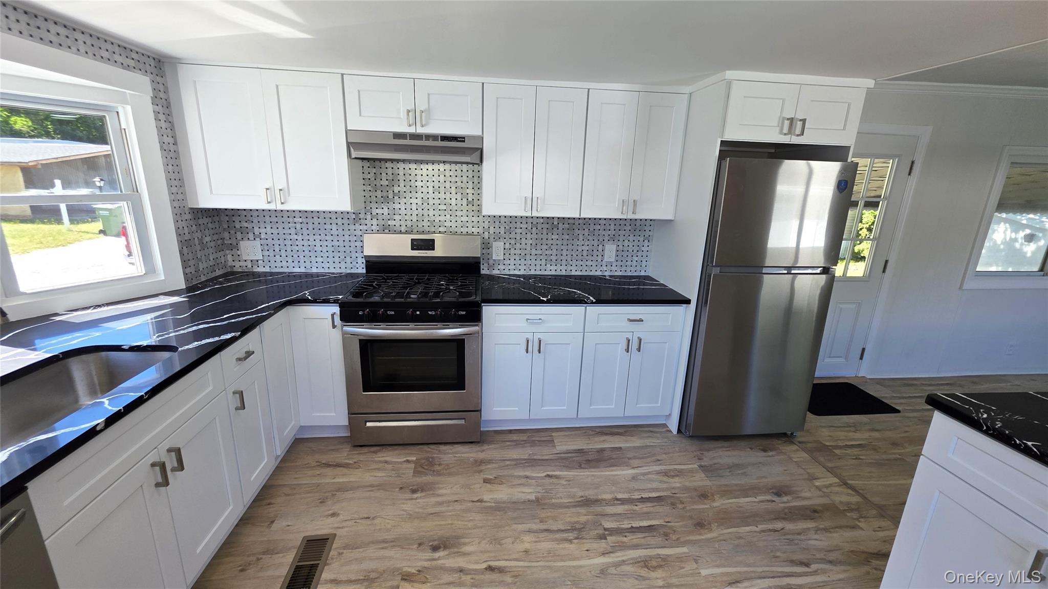 Single Family Betsy Ross  Suffolk County, NY 11716, MLS-1014148-8