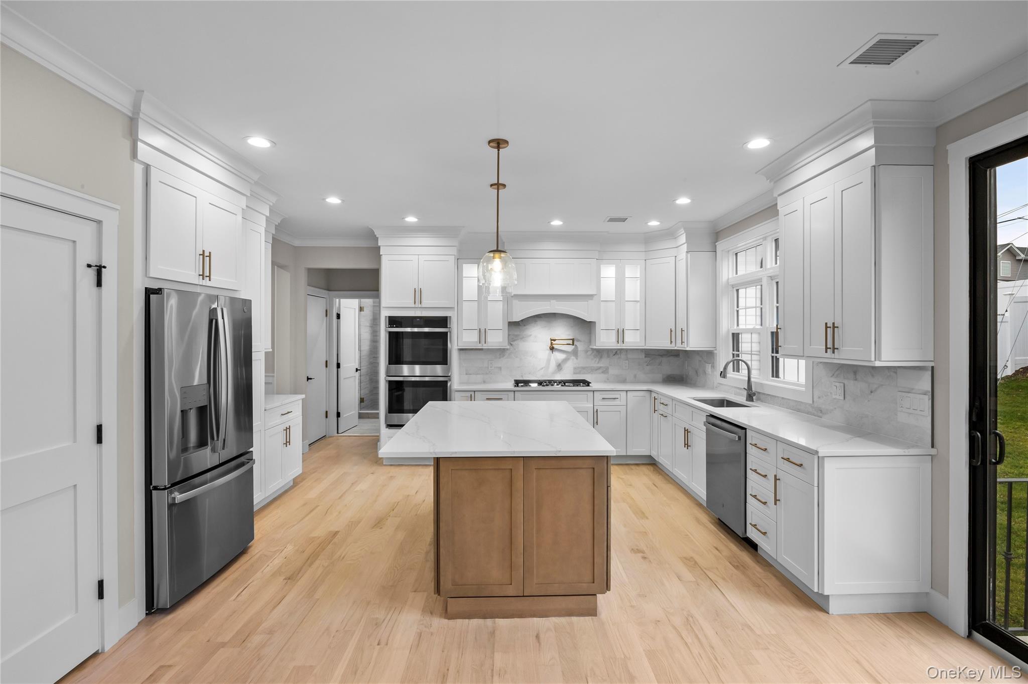 Single Family Devon Road  Nassau County, NY 11714, MLS-1014185-10
