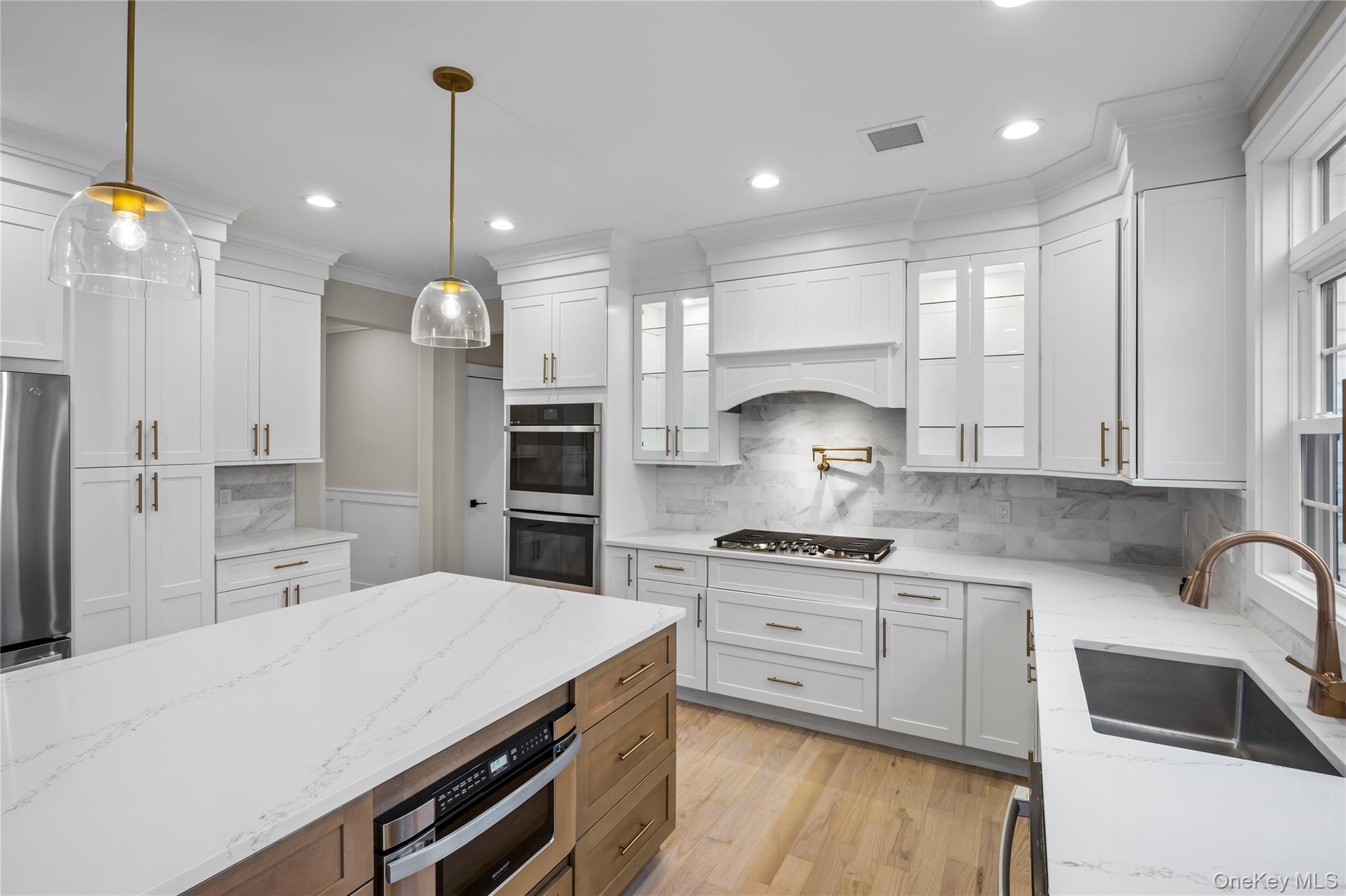 Single Family Devon Road  Nassau County, NY 11714, MLS-1014185-12