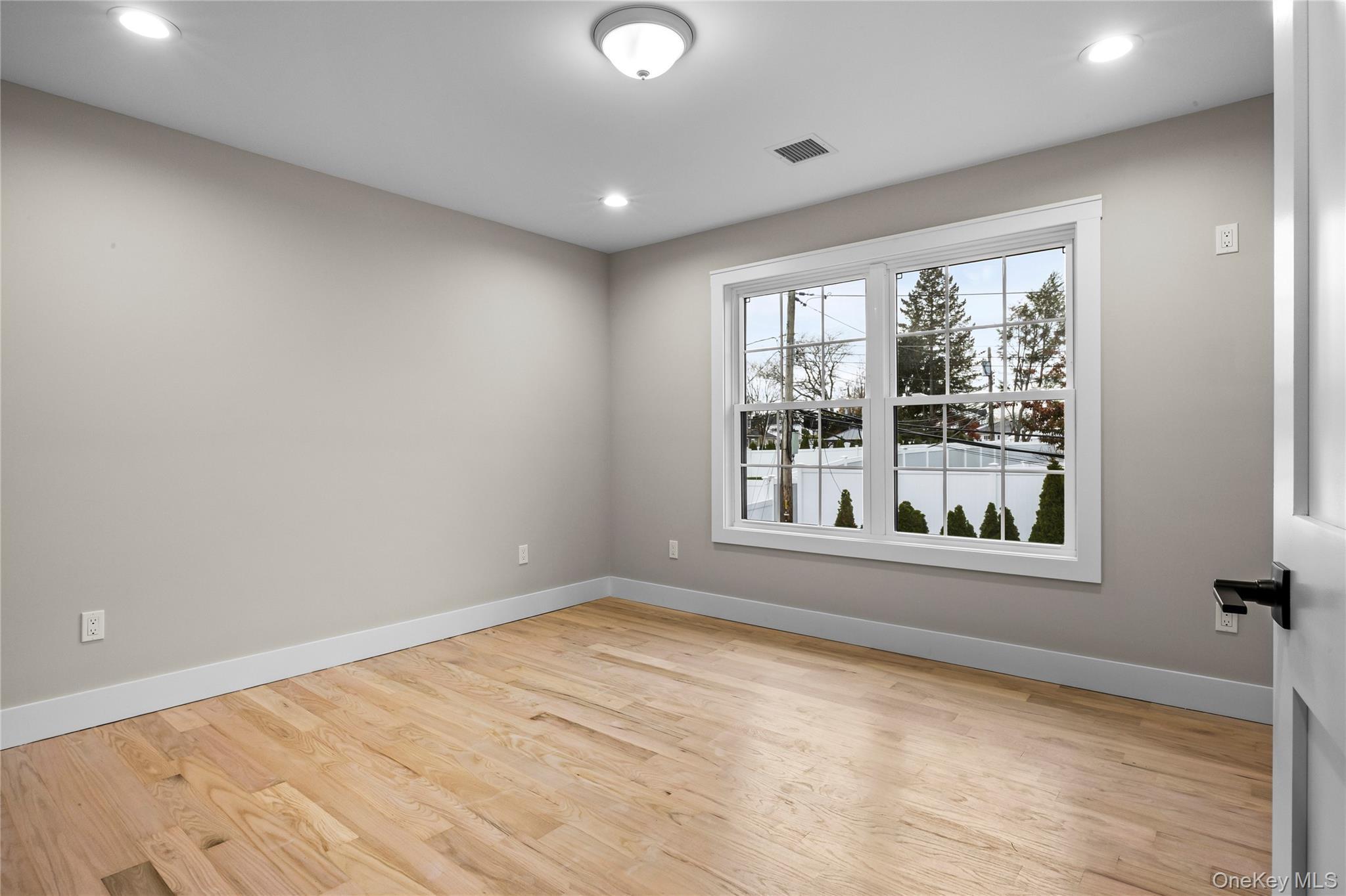 Single Family Devon Road  Nassau County, NY 11714, MLS-1014185-30