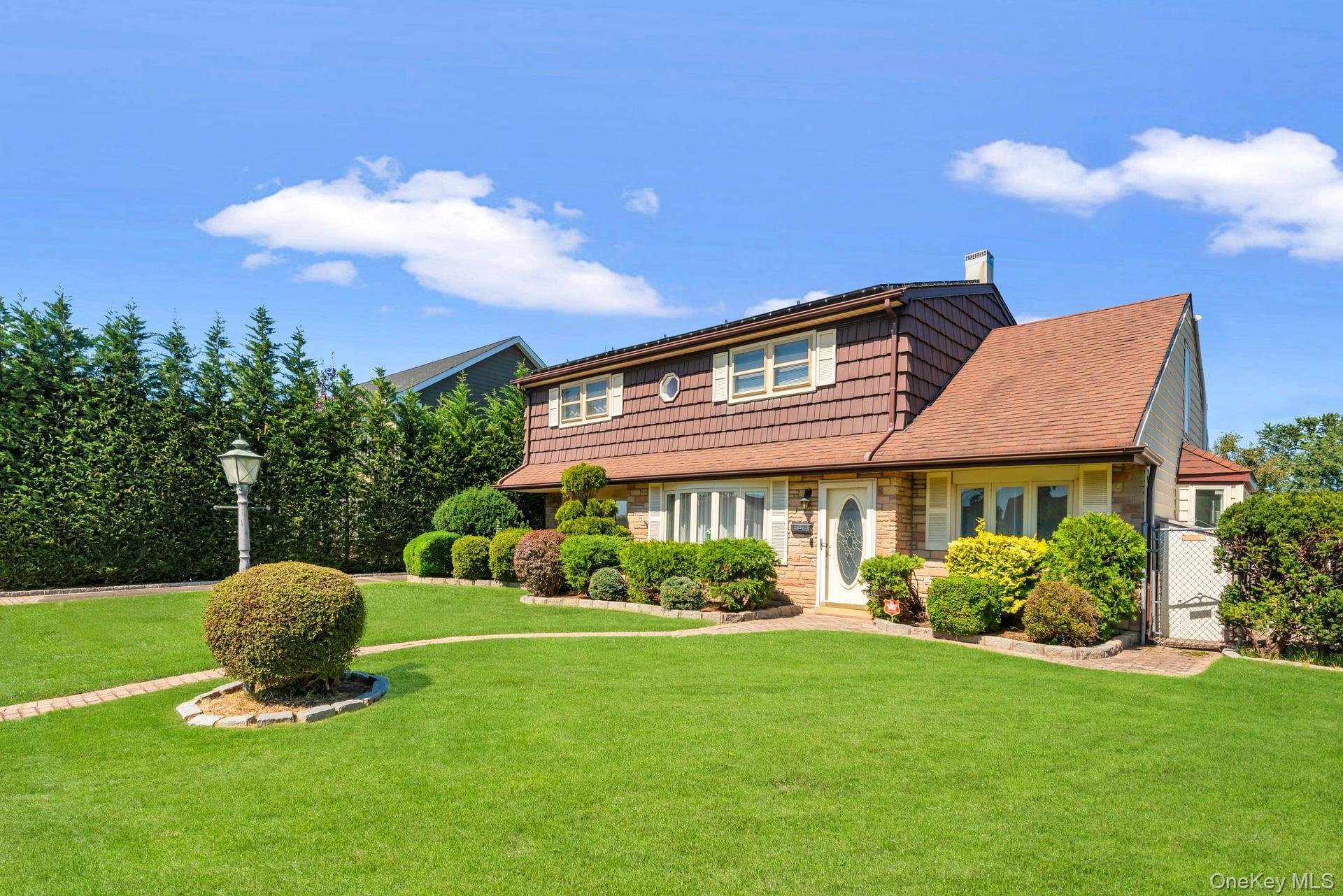 Single Family Fiddler Lane  Nassau County, NY 11714, MLS-1014209-2