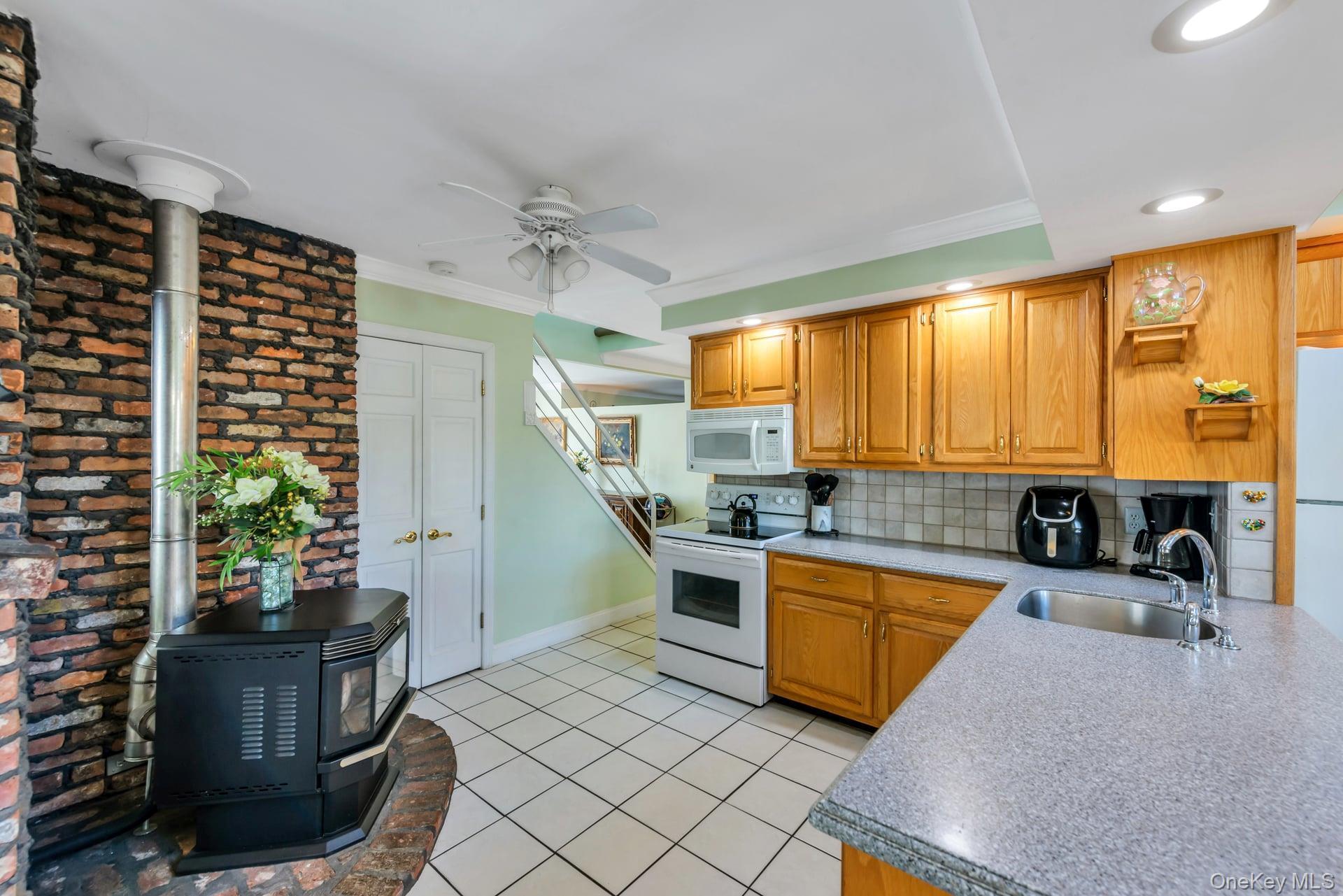 Single Family Fiddler Lane  Nassau County, NY 11714, MLS-1014209-4