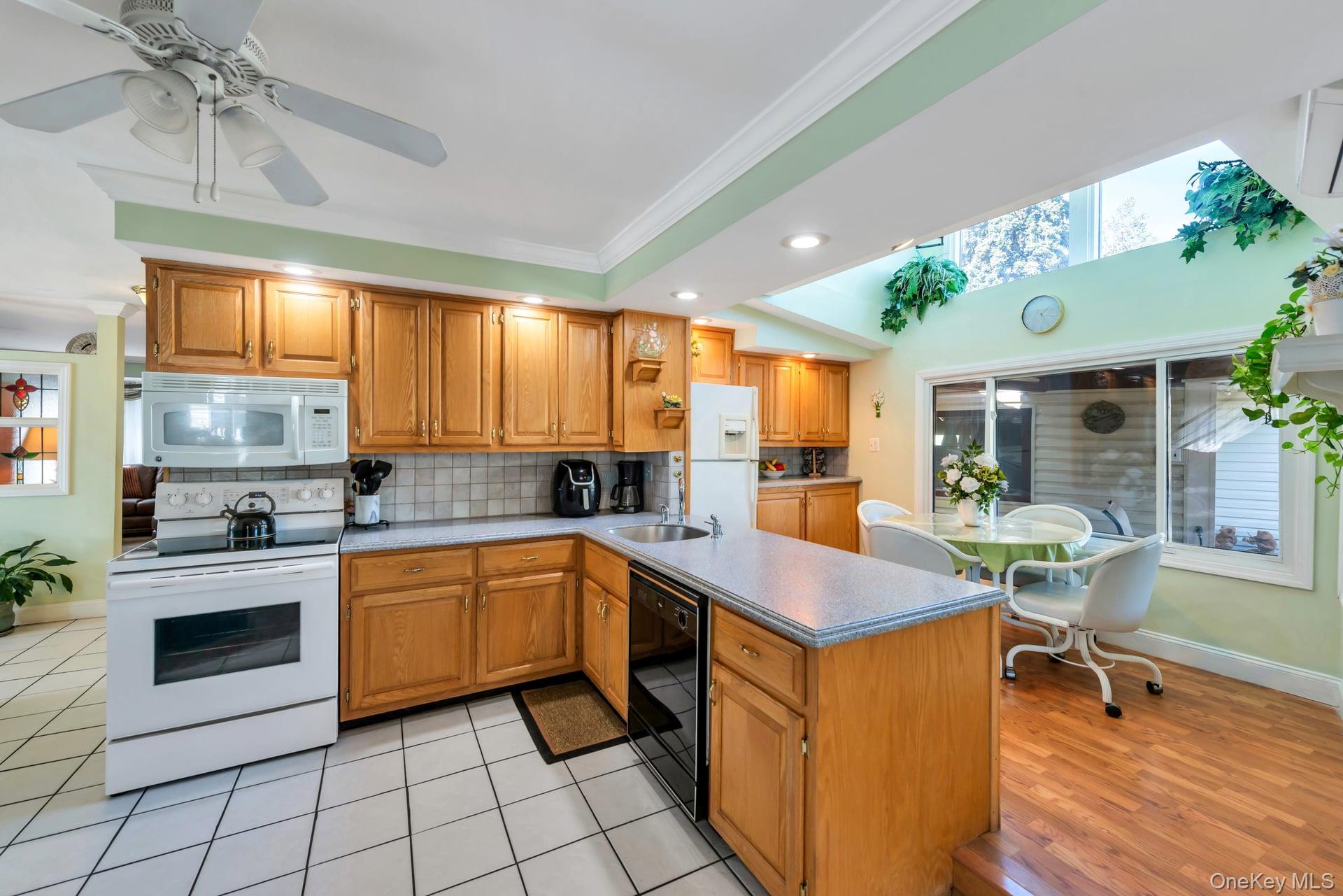 Single Family Fiddler Lane  Nassau County, NY 11714, MLS-1014209-5