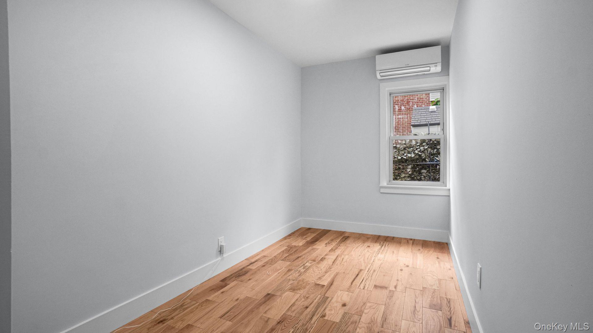 Single Family Miles Avenue Bronx, NY 10465, MLS-1014232-13