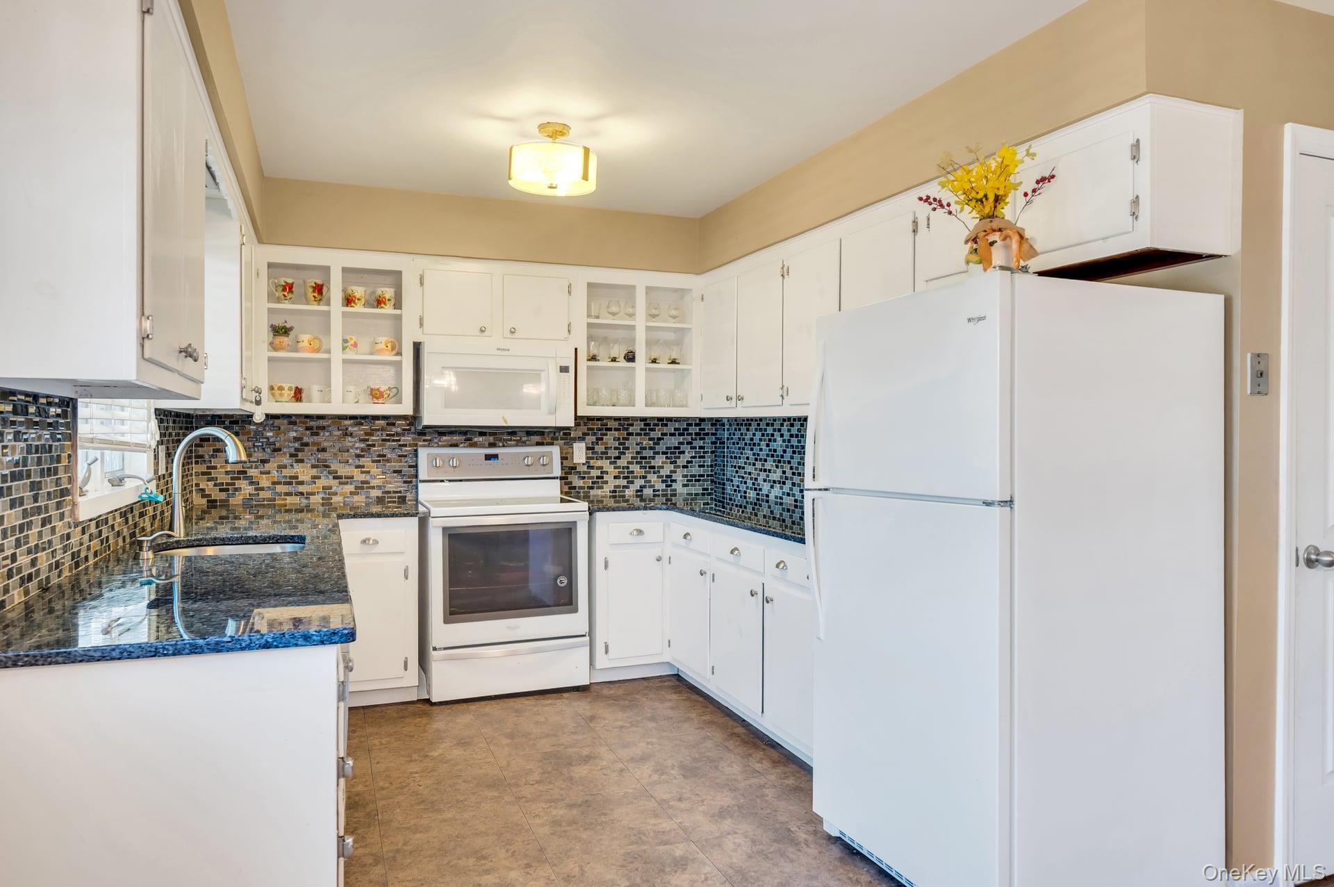 Single Family Albers Lane  Nassau County, NY 11735, MLS-1014270-14