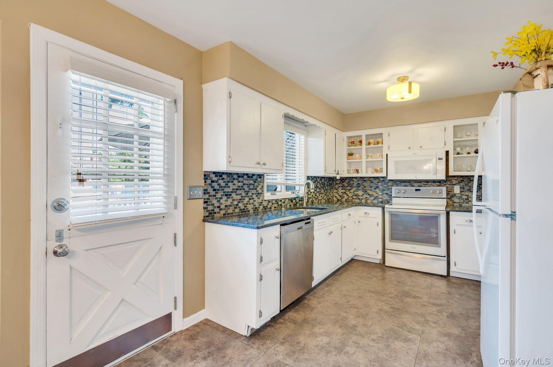 Single Family Albers Lane  Nassau County, NY 11735, MLS-1014270-15