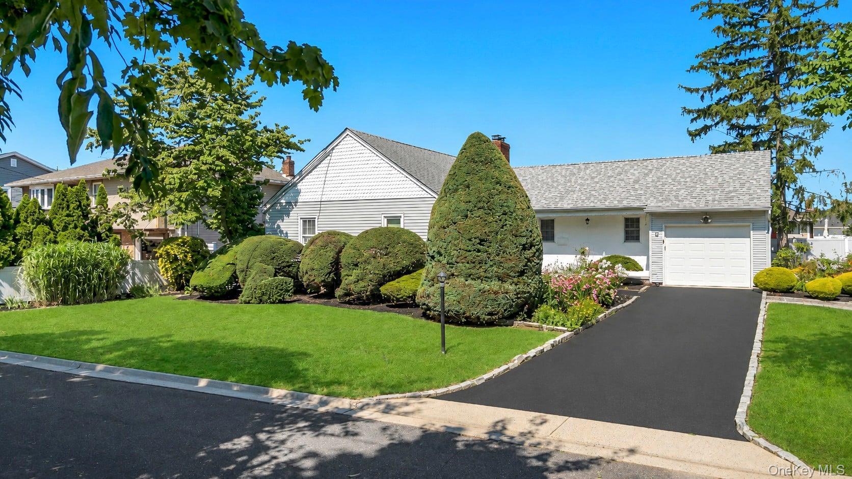 Single Family Albers Lane  Nassau County, NY 11735, MLS-1014270-2