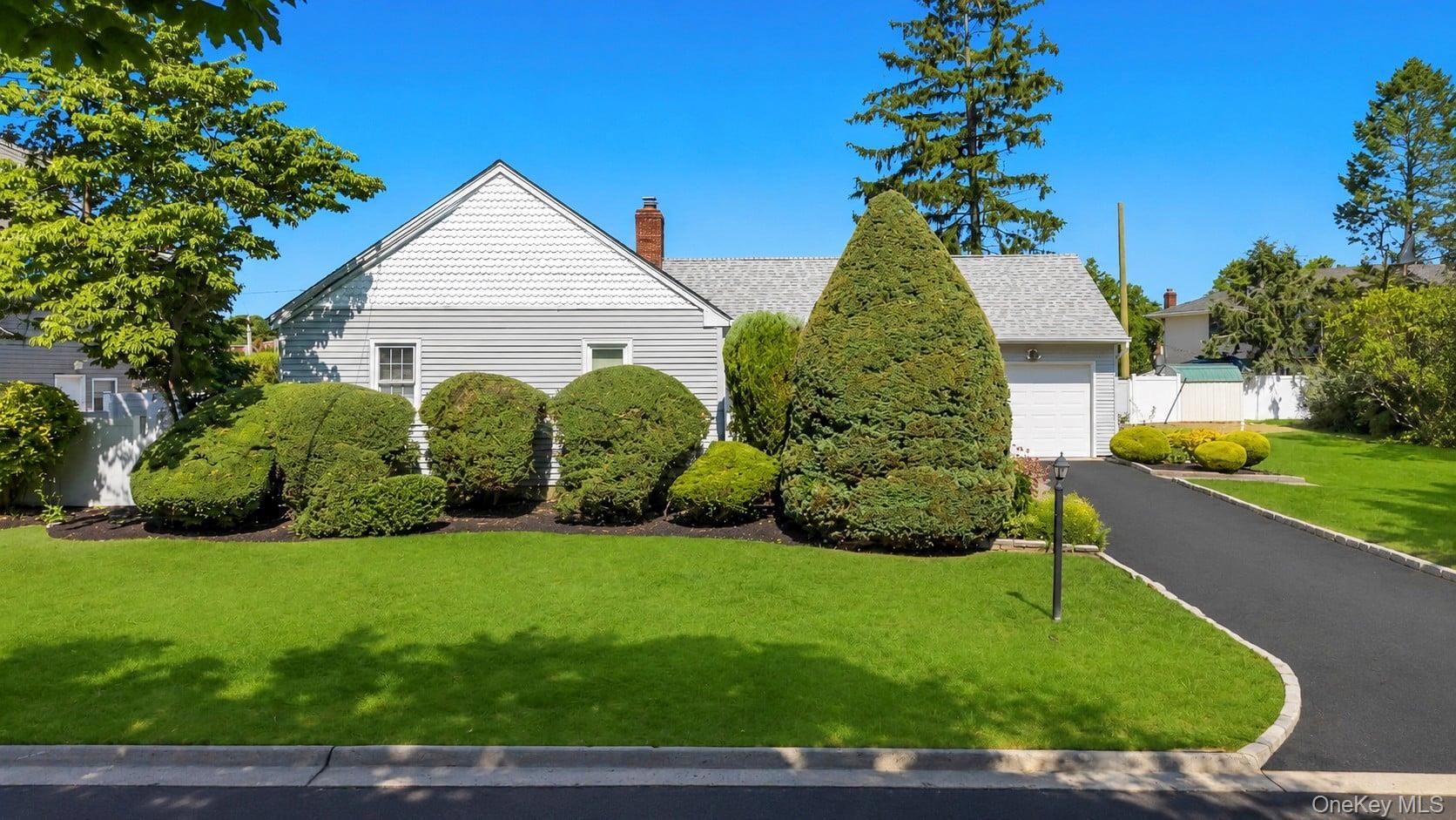 Single Family Albers Lane  Nassau County, NY 11735, MLS-1014270-3