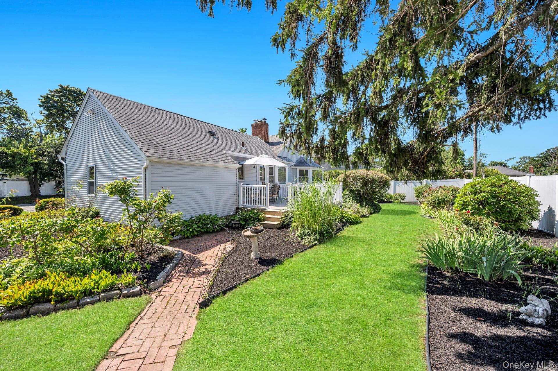 Single Family Albers Lane  Nassau County, NY 11735, MLS-1014270-34
