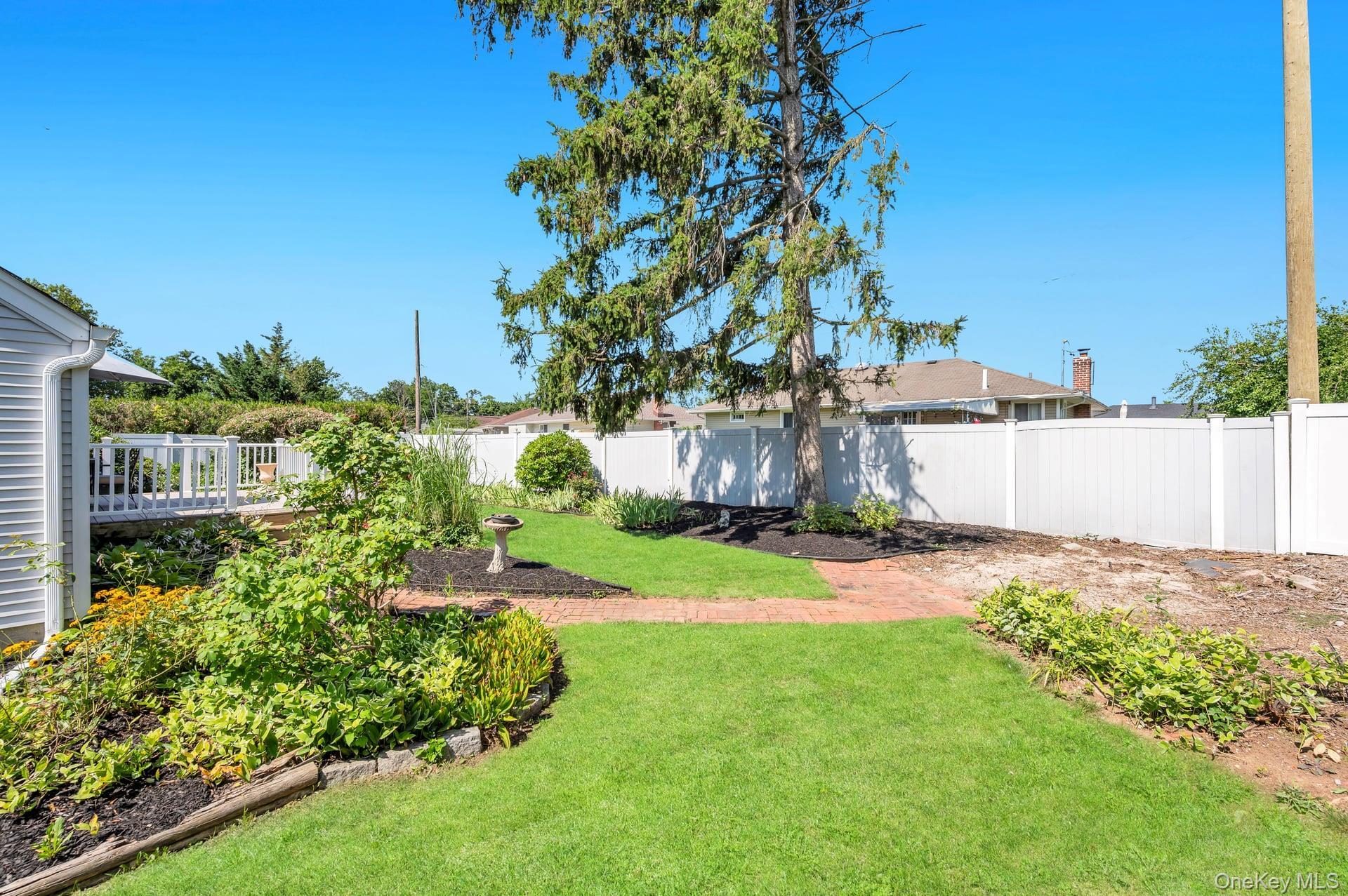Single Family Albers Lane  Nassau County, NY 11735, MLS-1014270-38