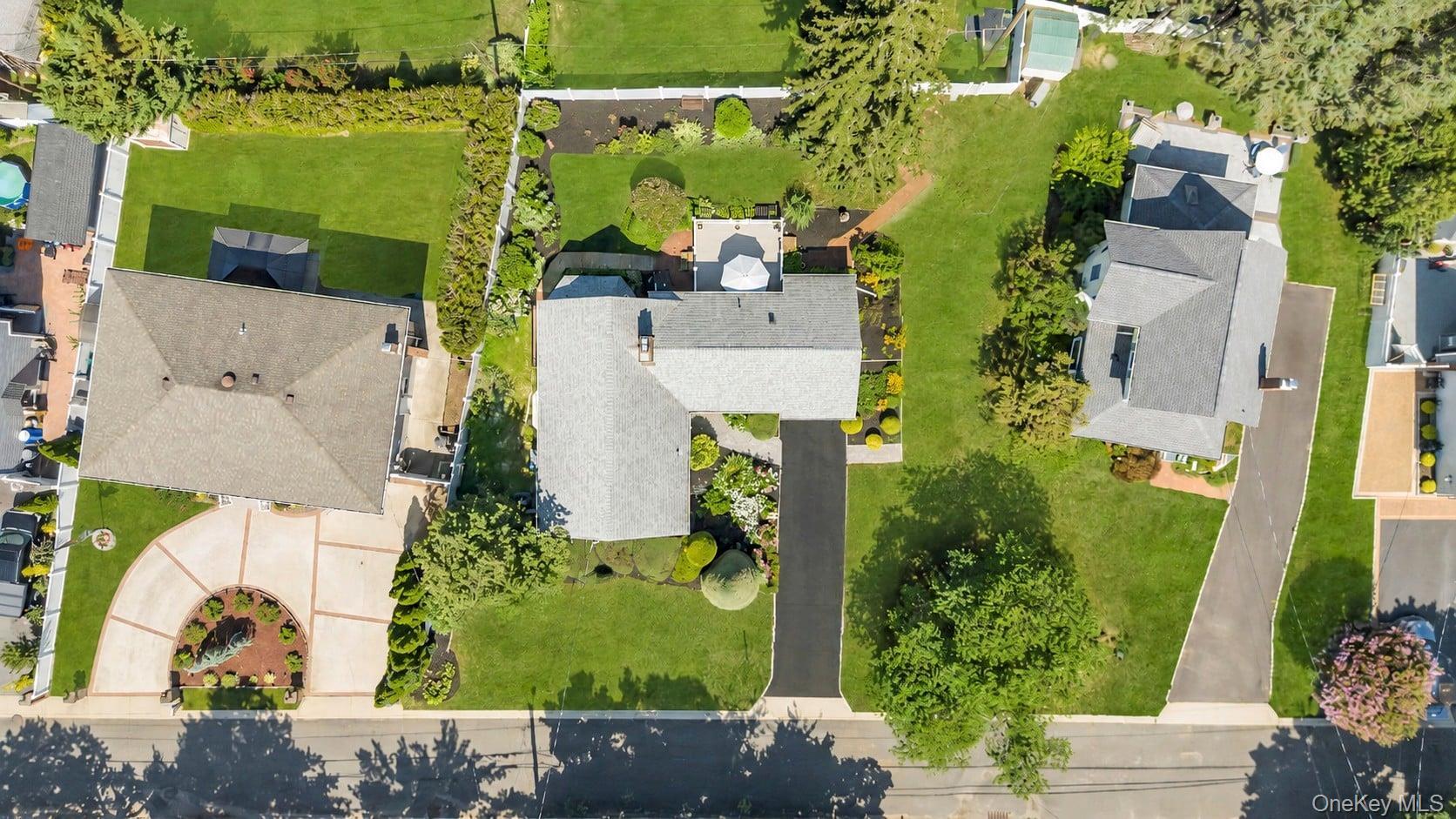 Single Family Albers Lane  Nassau County, NY 11735, MLS-1014270-42