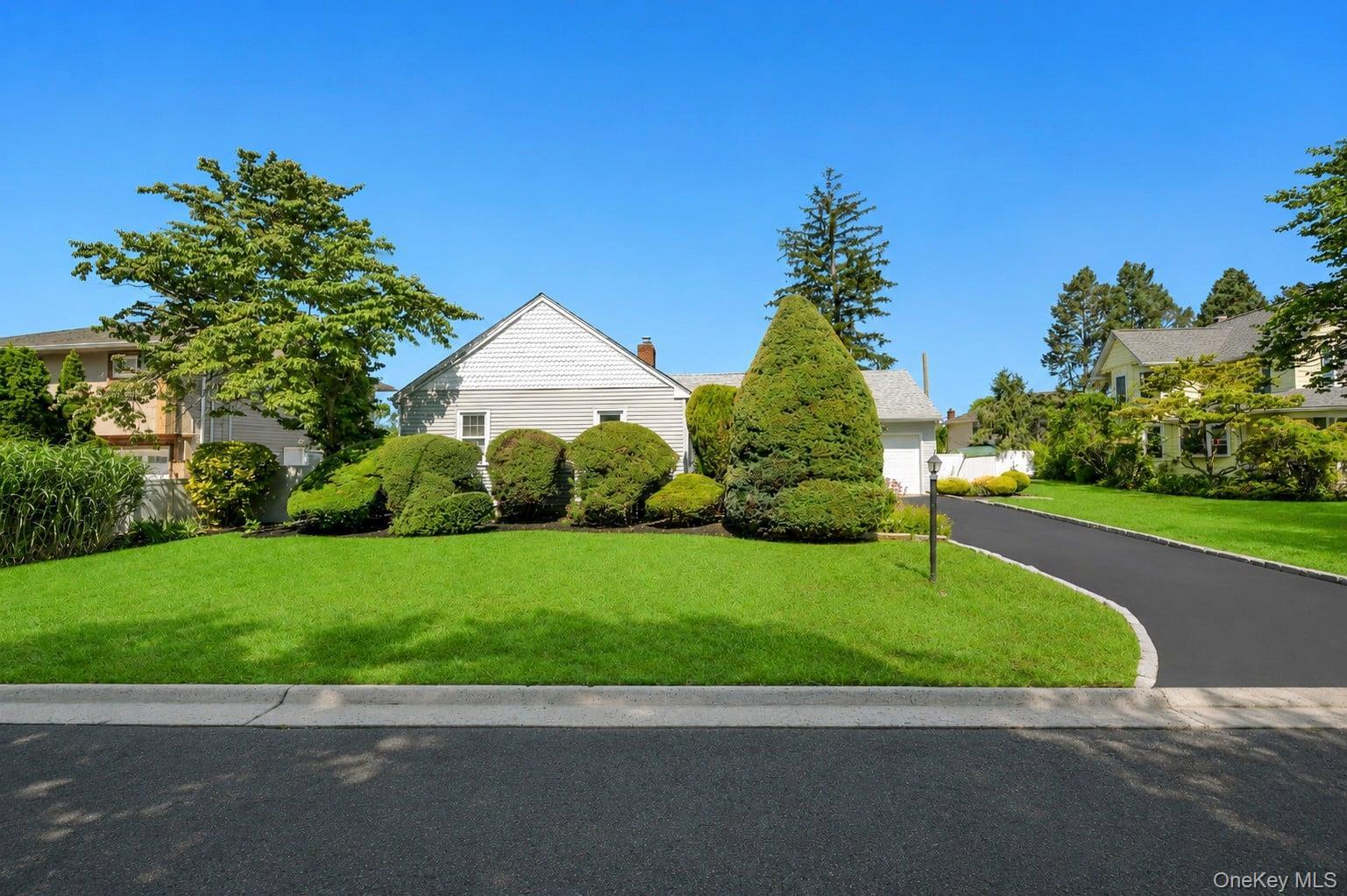 Single Family Albers Lane  Nassau County, NY 11735, MLS-1014270-5
