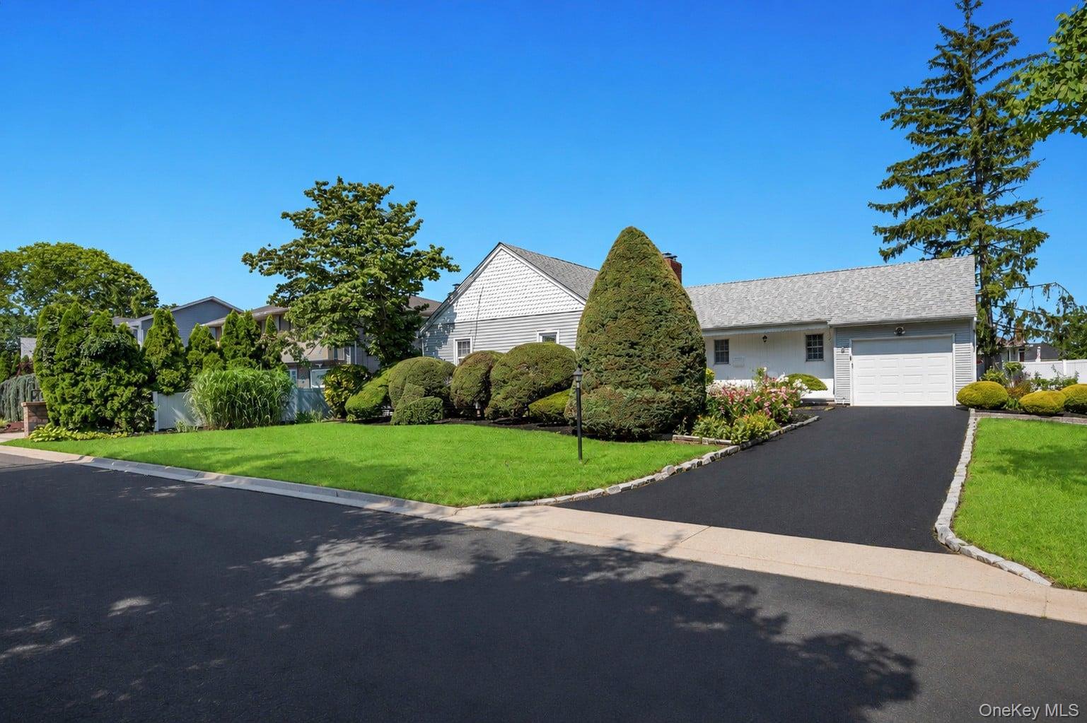 Single Family Albers Lane  Nassau County, NY 11735, MLS-1014270-6