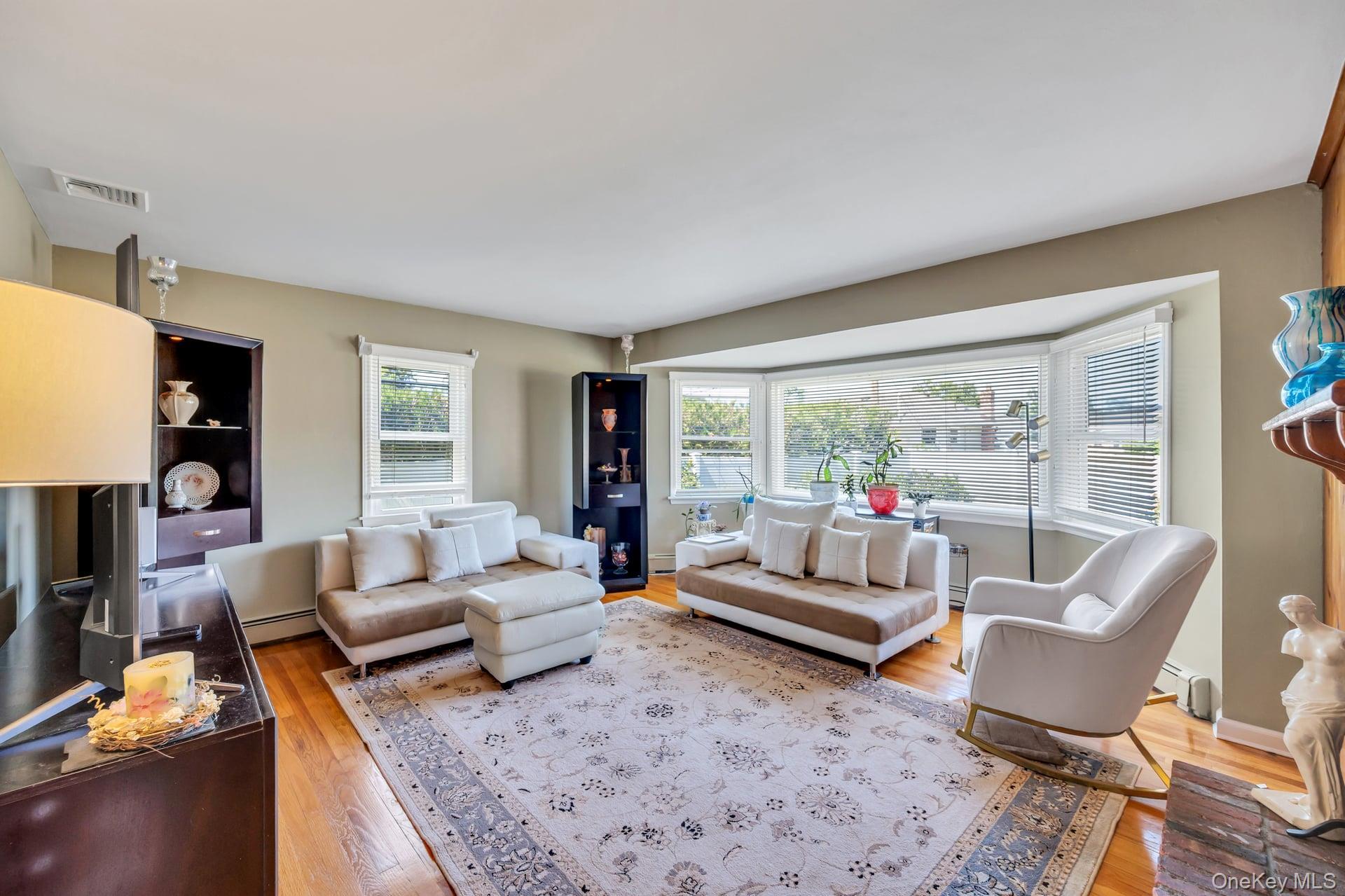 Single Family Albers Lane  Nassau County, NY 11735, MLS-1014270-7