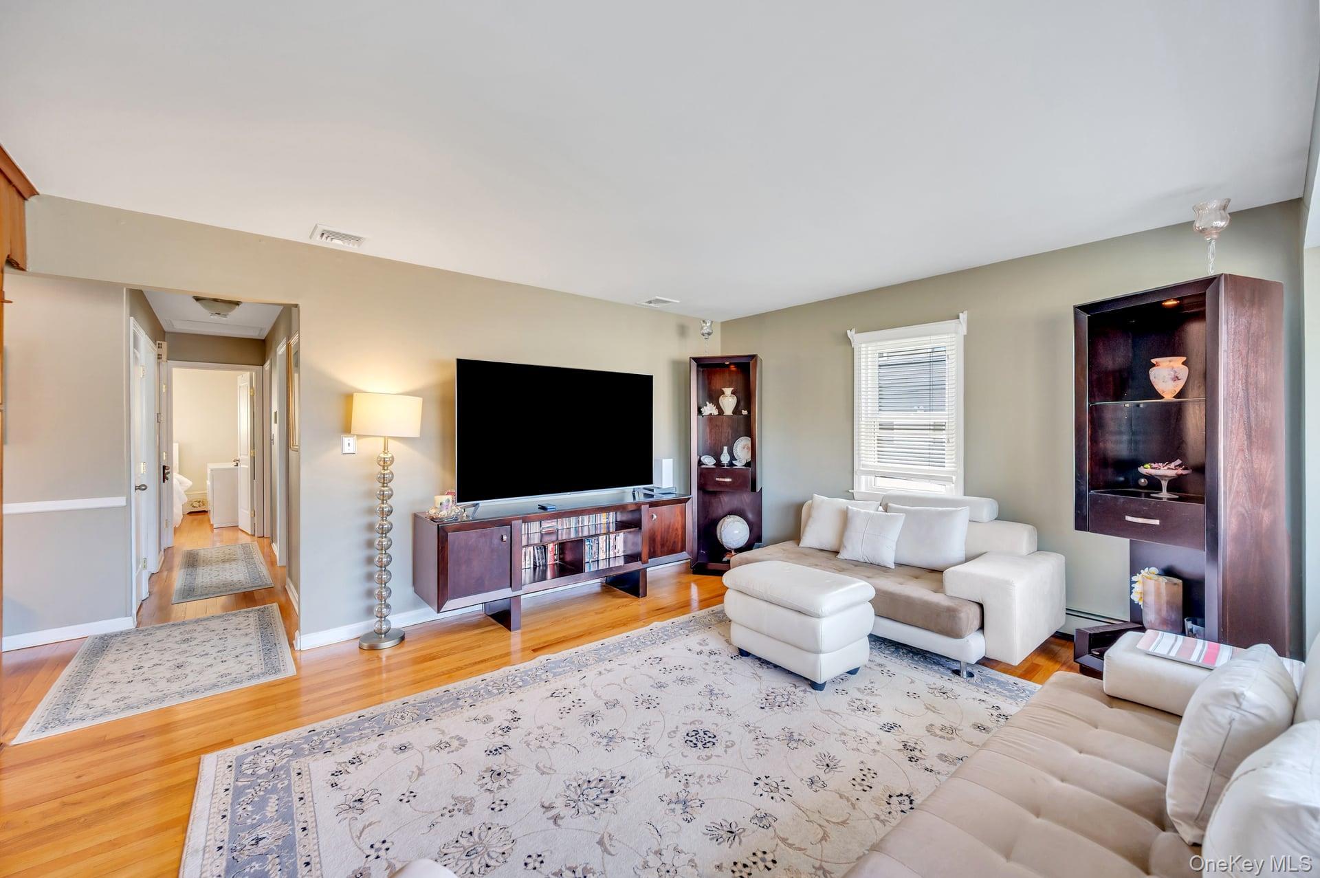 Single Family Albers Lane  Nassau County, NY 11735, MLS-1014270-8