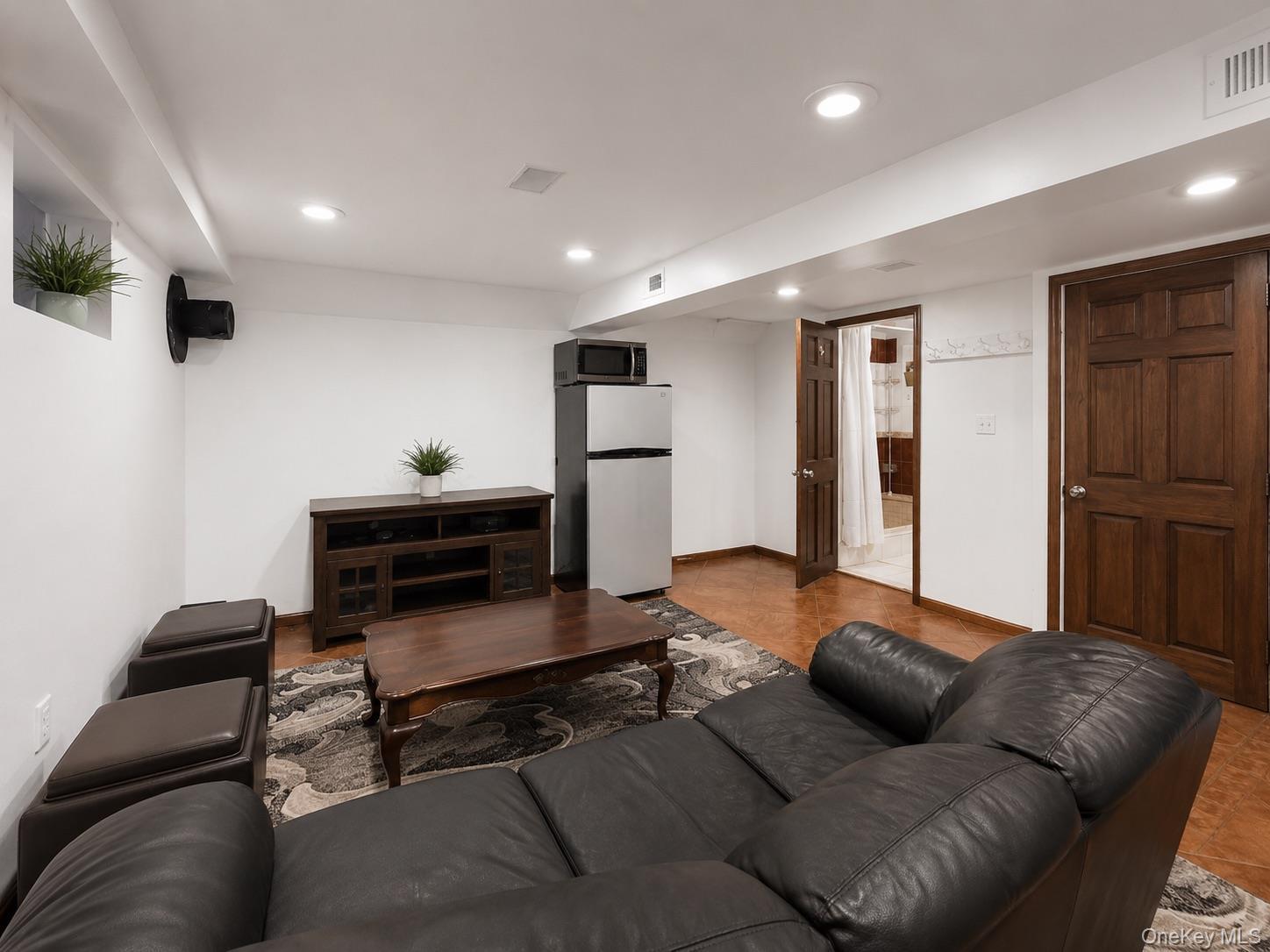 Single Family De Mott Avenue Nassau County, NY 11510, MLS-1014275-29