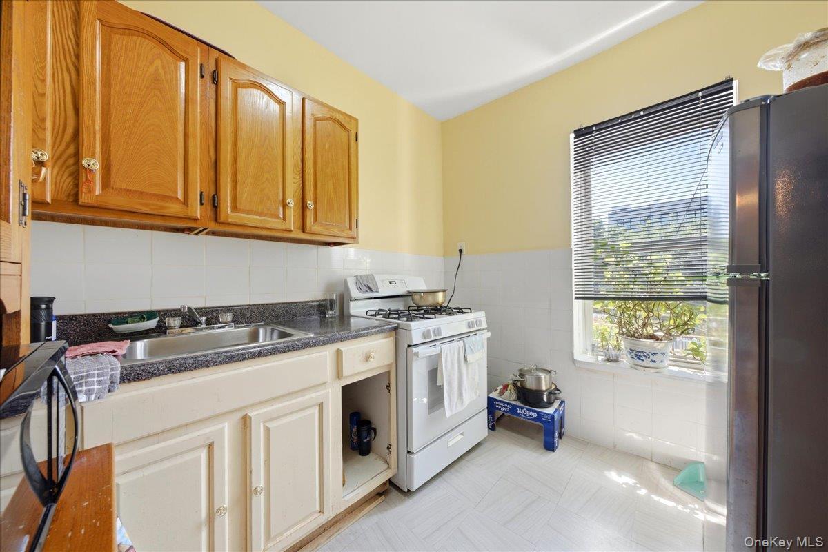 Single Family Avenue D  Brooklyn, NY 11203, MLS-1014329-13