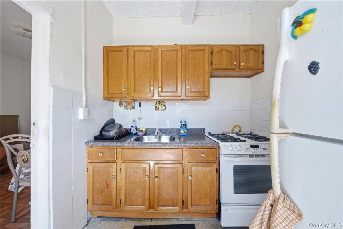 Single Family Avenue D  Brooklyn, NY 11203, MLS-1014329-20