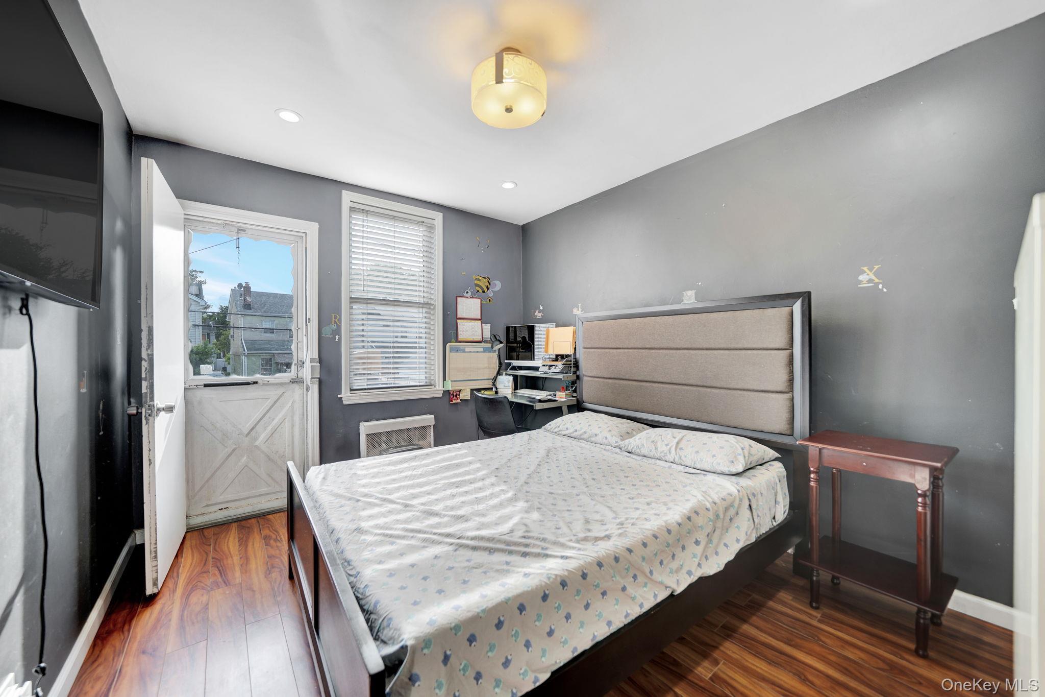 Single Family Little Neck Parkway Queens, NY 11001, MLS-1014432-10