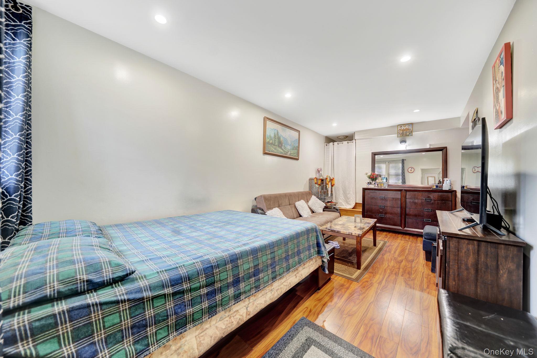 Single Family Little Neck Parkway Queens, NY 11001, MLS-1014432-14