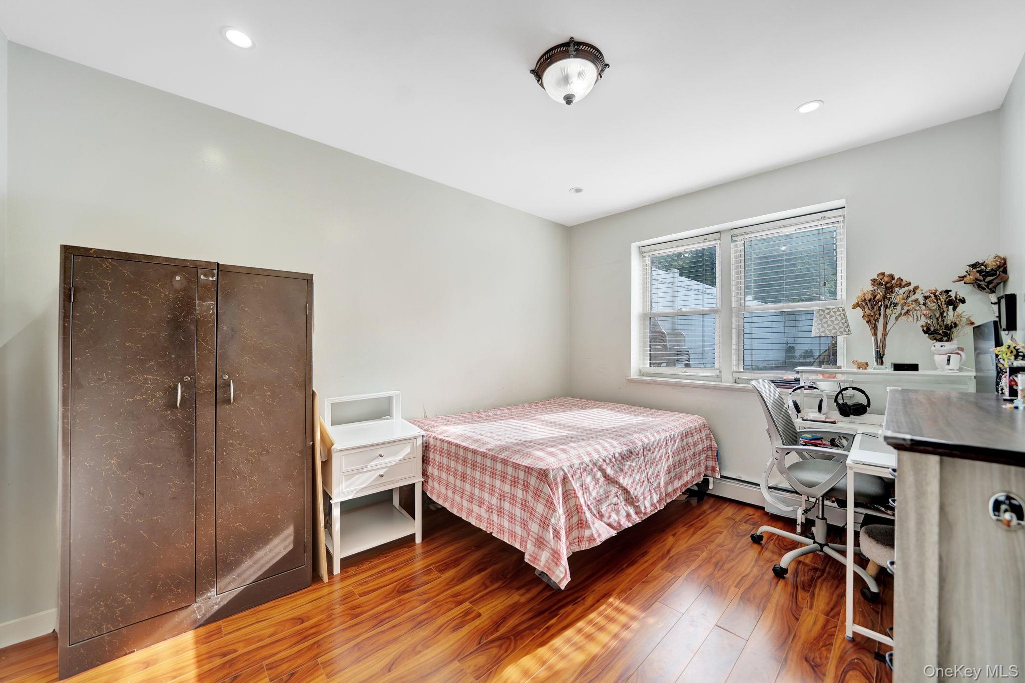 Single Family Little Neck Parkway Queens, NY 11001, MLS-1014432-15
