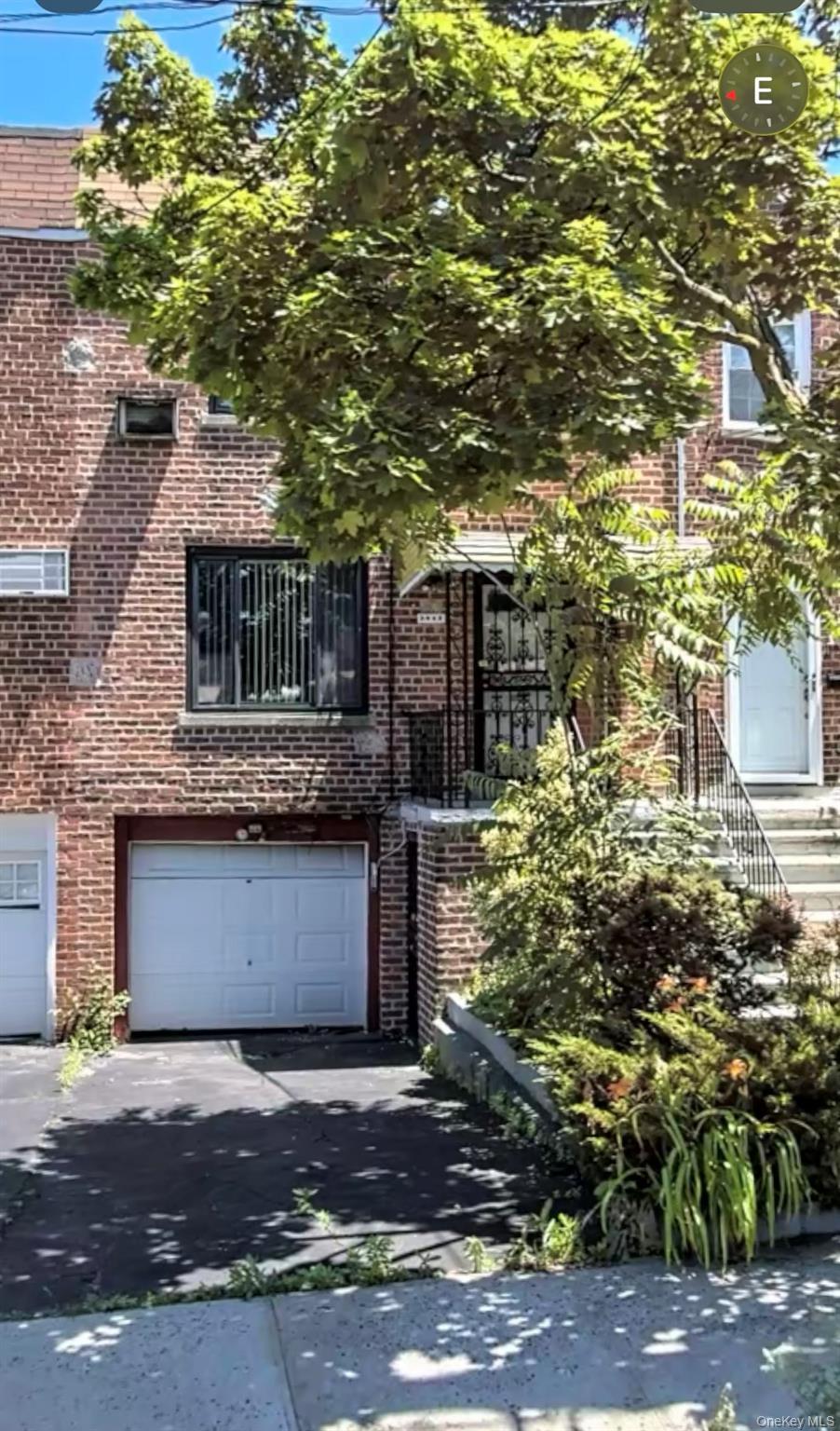Single Family in New York - Lurting Ave  Bronx, NY 10469