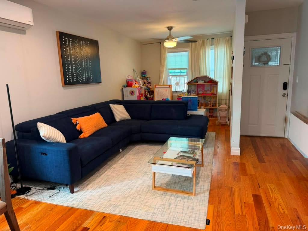 Single Family 190th Street  Queens, NY 11412, MLS-1014478-4