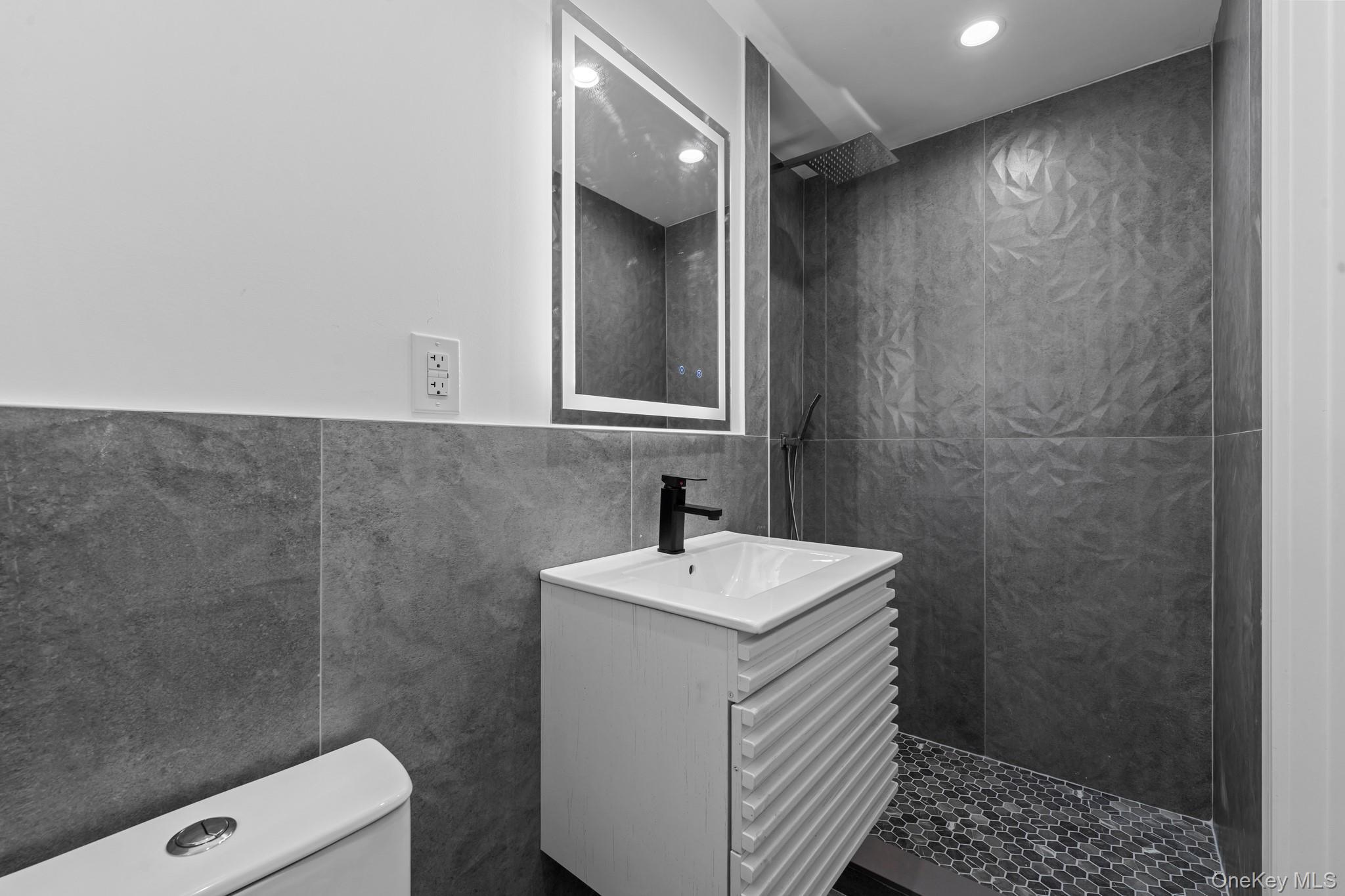 Single Family Westgate Street Queens, NY 11413, MLS-1014629-10