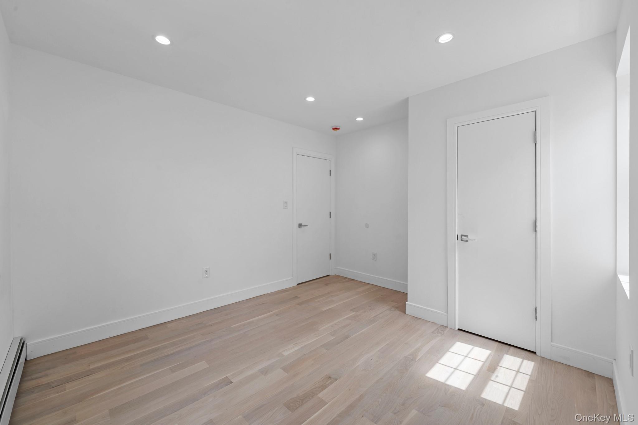 Single Family Westgate Street Queens, NY 11413, MLS-1014629-18