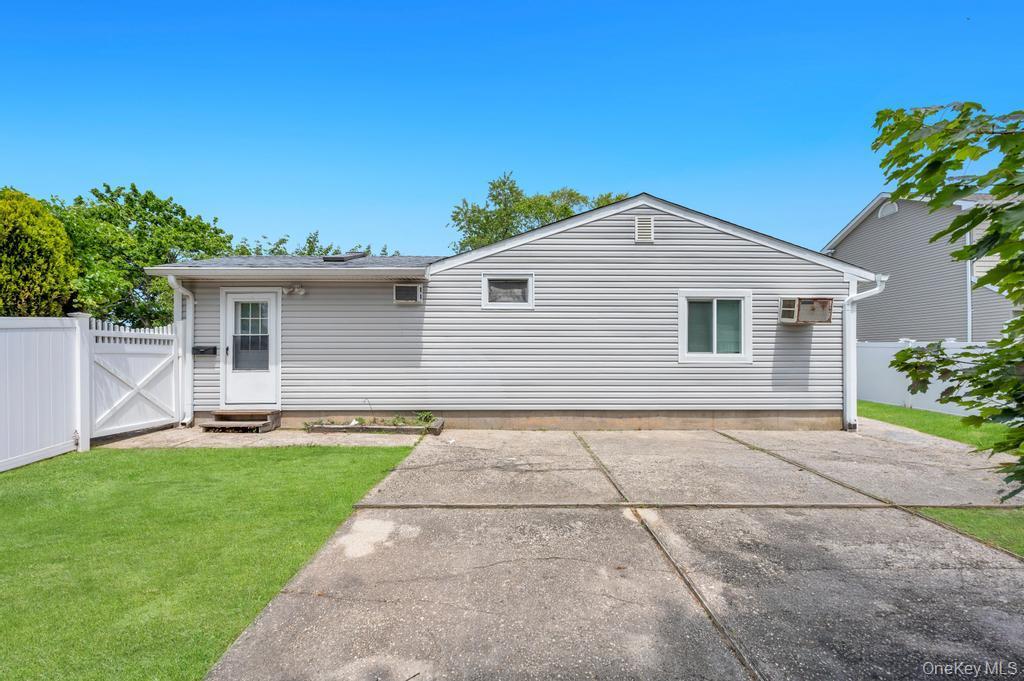 Single Family Megan Court Suffolk County, NY 11713, MLS-1014685-20
