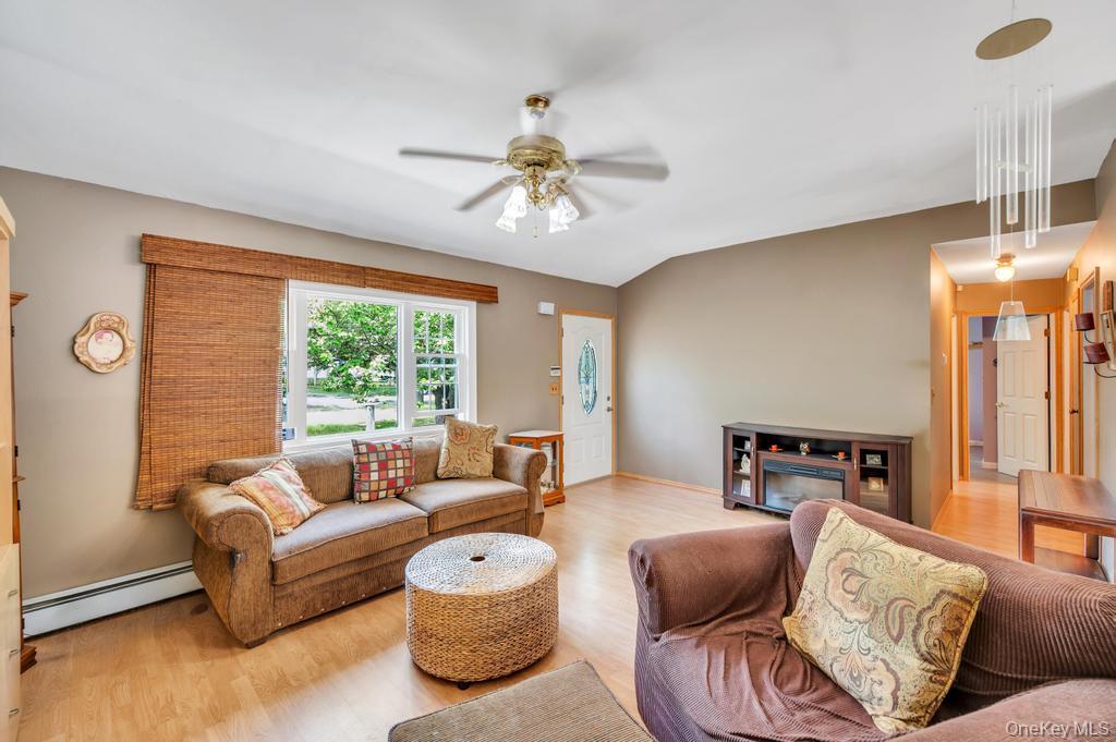 Single Family Megan Court Suffolk County, NY 11713, MLS-1014685-4